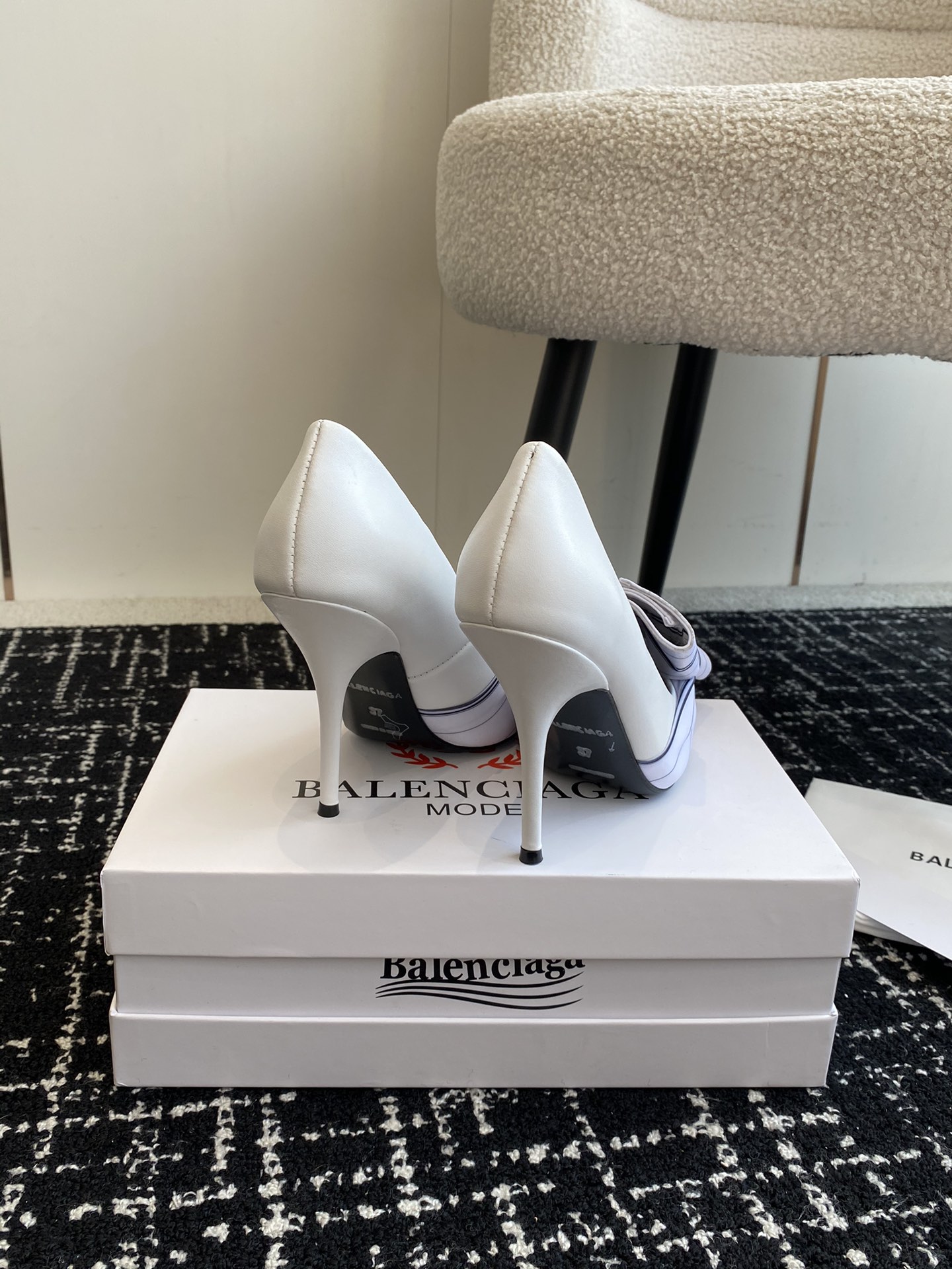 代购级BALENCIAGA24ss尖头衣袖设计款高跟鞋市场最高版本绝对原版开发英原版购入对照开发特殊定制