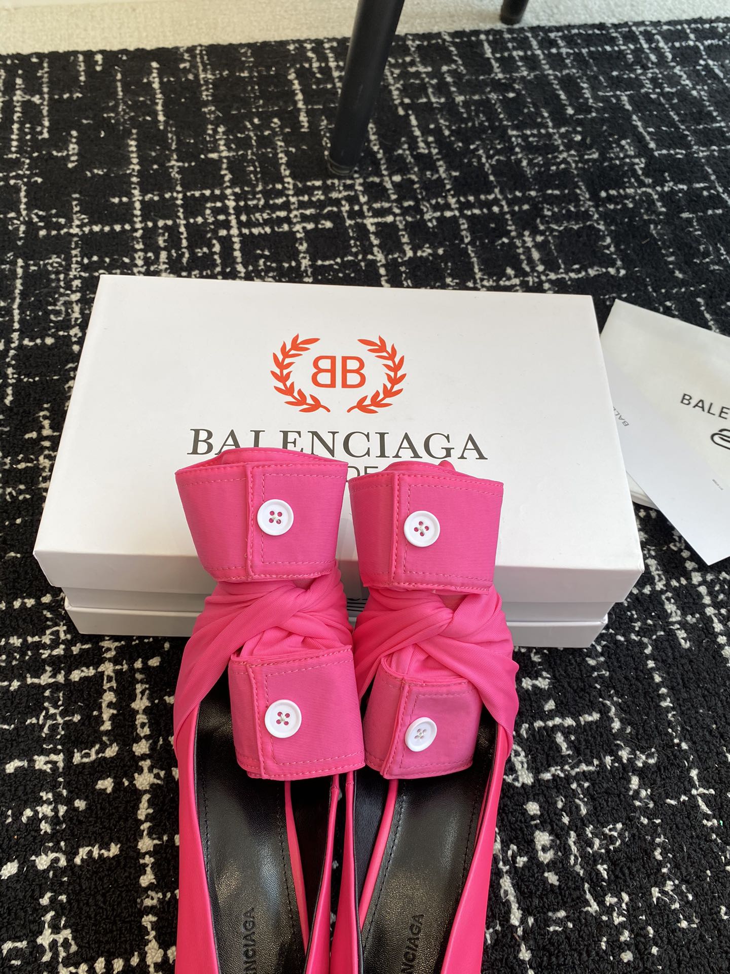 代购级BALENCIAGA24ss尖头衣袖设计款高跟鞋市场最高版本绝对原版开发英原版购入对照开发特殊定制