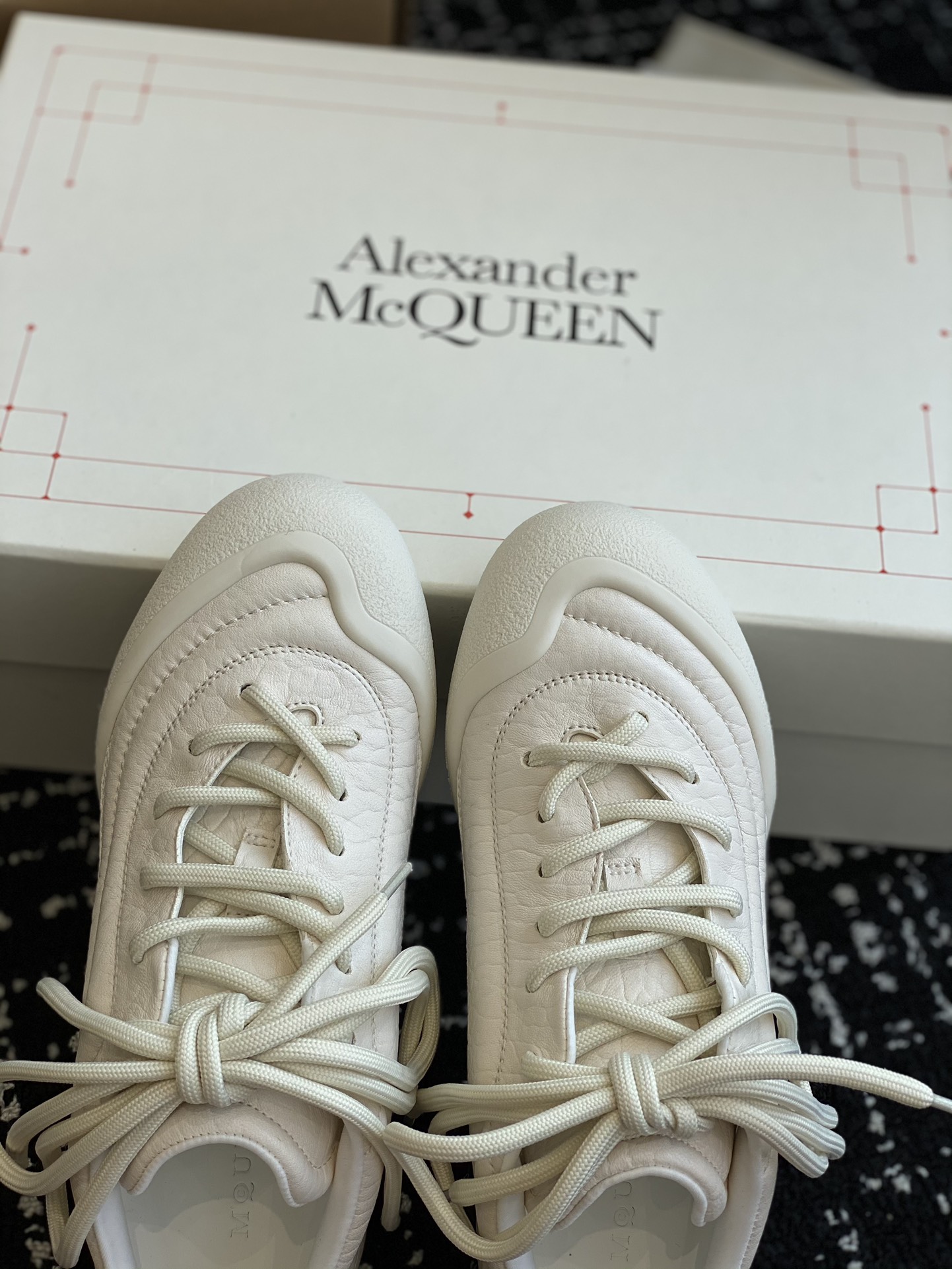 代购级官网同步️飞机盒包装ALEXANDERMCQUEEN/亚历山大麦昆24ss秋冬最新Flexion系