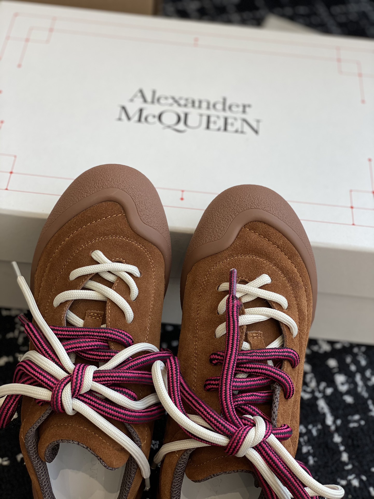 代购级官网同步️飞机盒包装ALEXANDERMCQUEEN/亚历山大麦昆24ss秋冬最新Flexion系