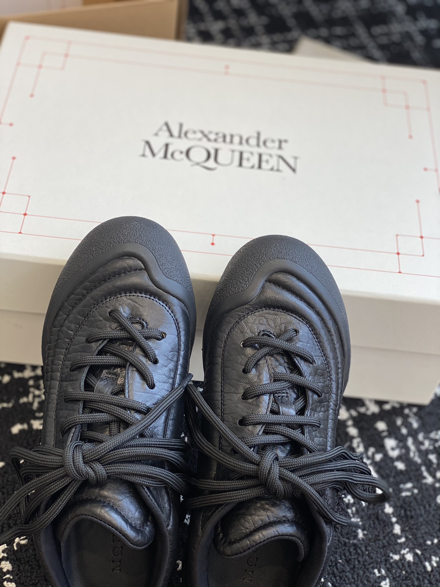 代购级官网同步️飞机盒包装ALEXANDERMCQUEEN/亚历山大麦昆24ss秋冬最新Flexion系