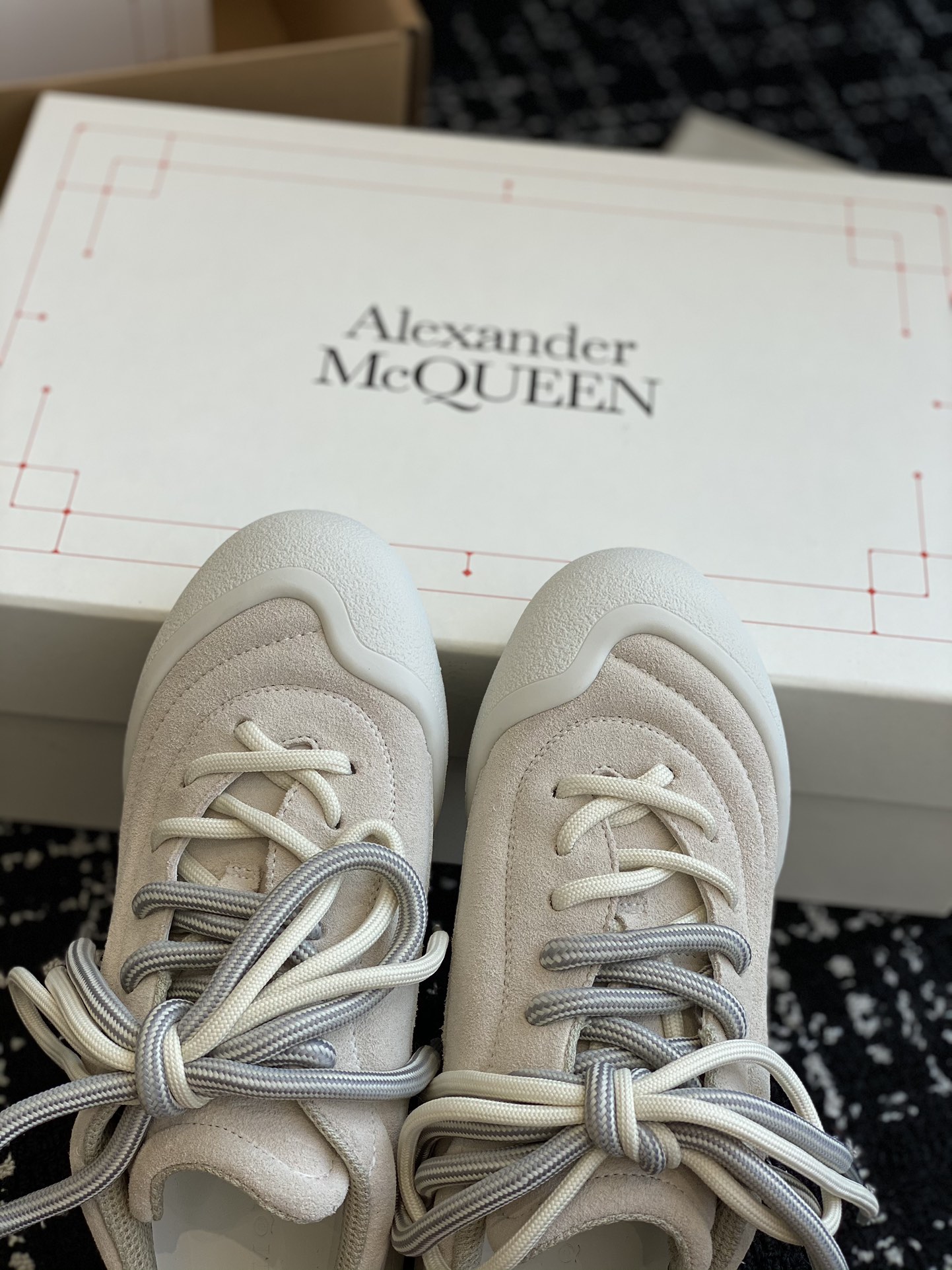 代购级官网同步️飞机盒包装ALEXANDERMCQUEEN/亚历山大麦昆24ss秋冬最新Flexion系