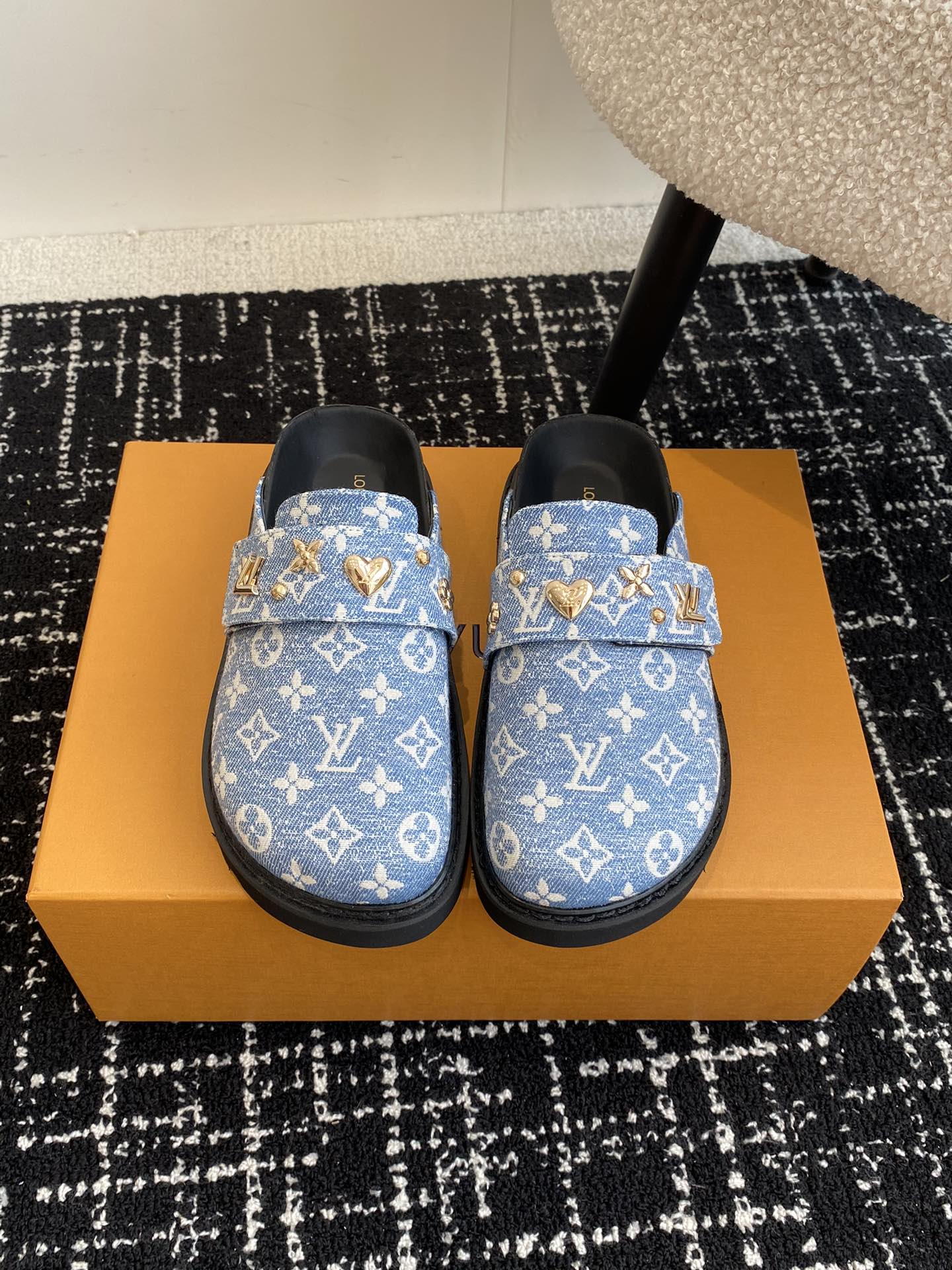 Louis Vuitton Store
 Shoes Slippers Unisex Gold Hardware Denim Frosted Sheepskin Fall/Winter Collection