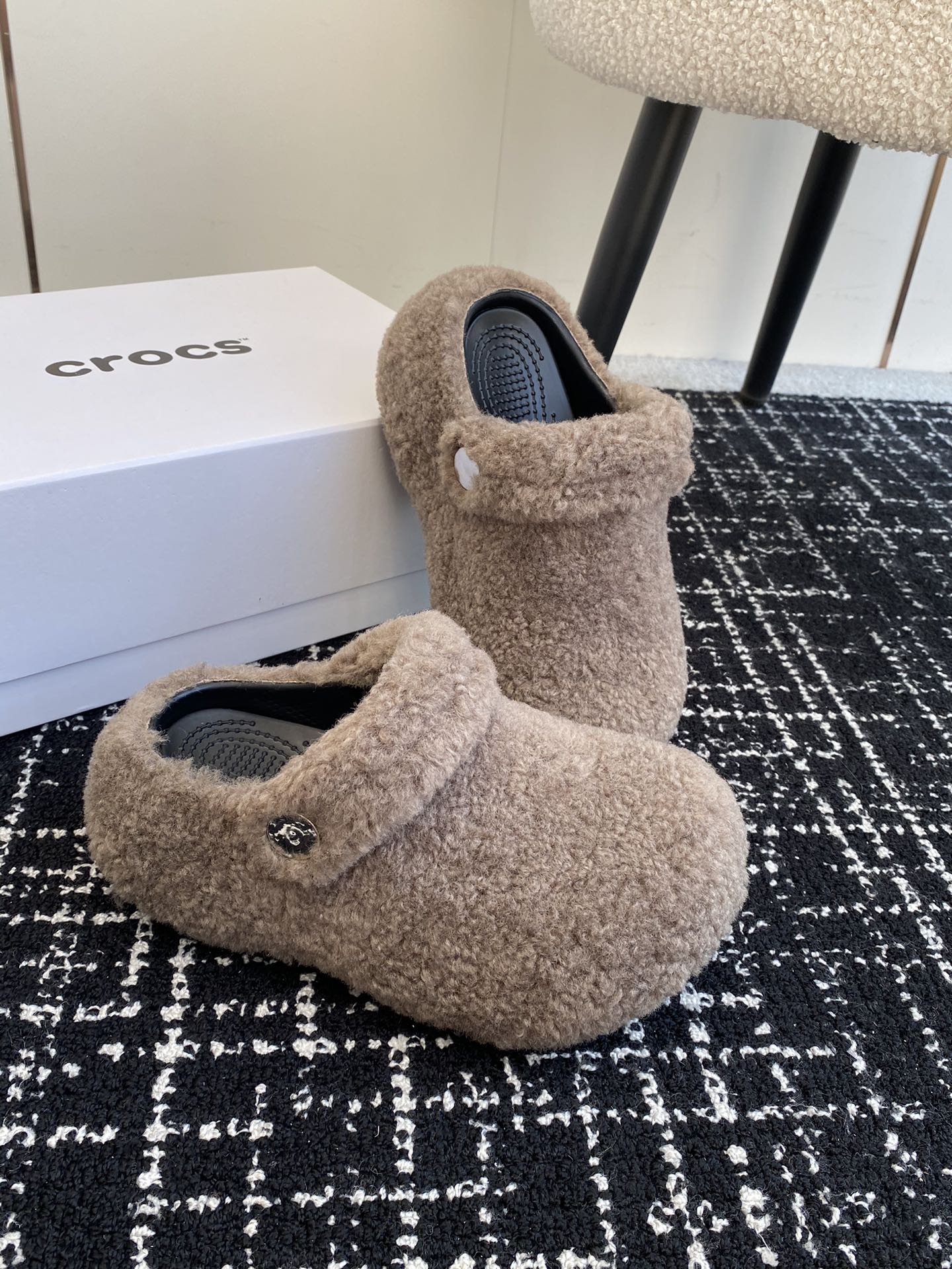 代购级Crocs24ss羊毛洞洞鞋卡骆驰明星原环保材料,风靡全球的四季皆宜的鞋!美国休闲鞋履品牌卡骆驰/