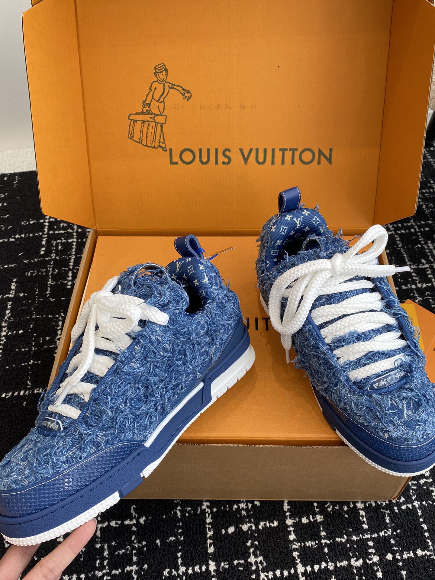 代购级LouisVuitton24ss驴家的爆款！trainer板鞋每个人都必须入的款绝不后悔！超级百搭