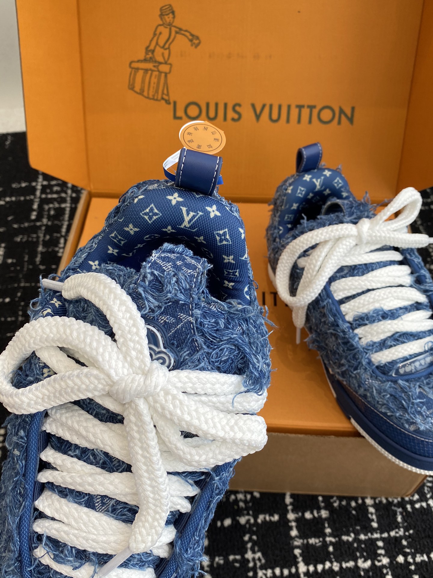 代购级LouisVuitton24ss驴家的爆款！trainer板鞋每个人都必须入的款绝不后悔！超级百搭