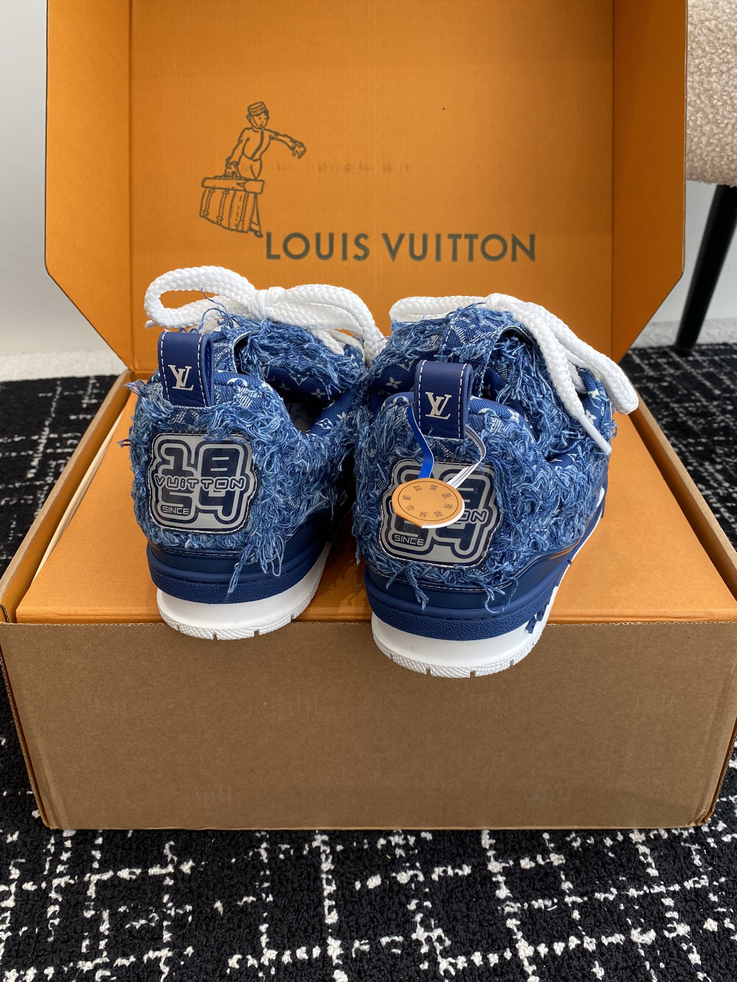 代购级LouisVuitton24ss驴家的爆款！trainer板鞋每个人都必须入的款绝不后悔！超级百搭