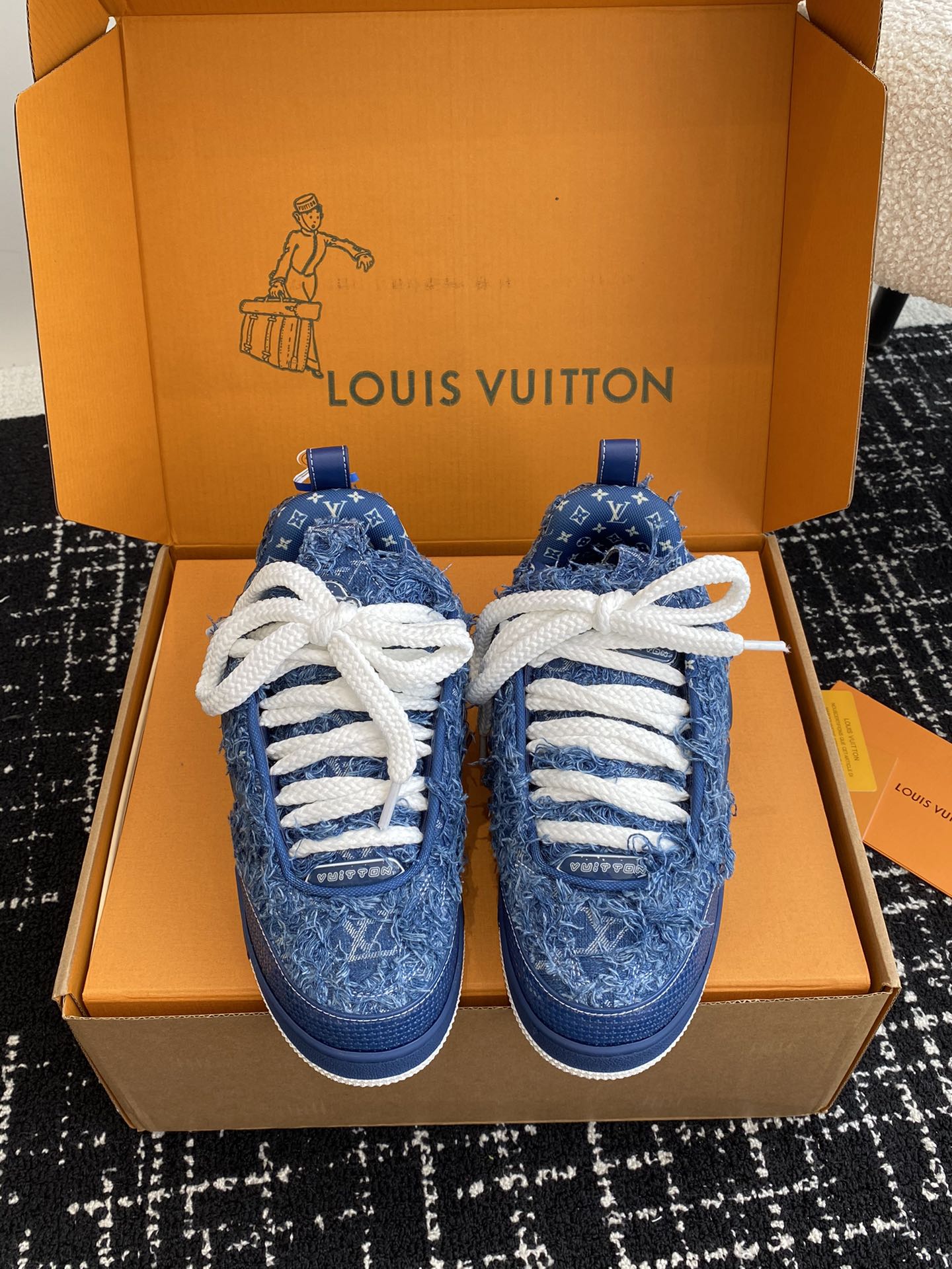 代购级LouisVuitton24ss驴家的爆款！trainer板鞋每个人都必须入的款绝不后悔！超级百搭