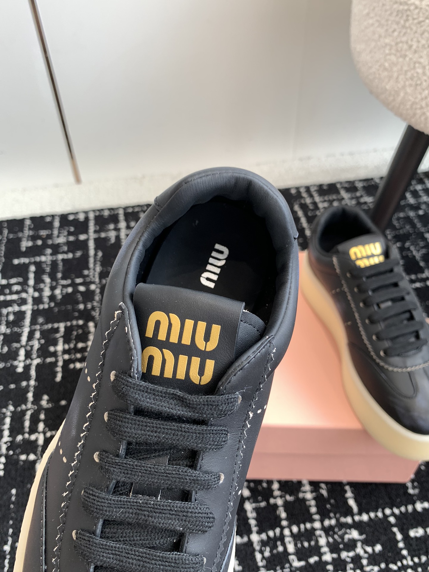 代购级MiuMiu24ss缪缪厚底饼干底24ss春夏新款英伦风系带小白鞋休闲鞋MiuMiu秀场适当独一无