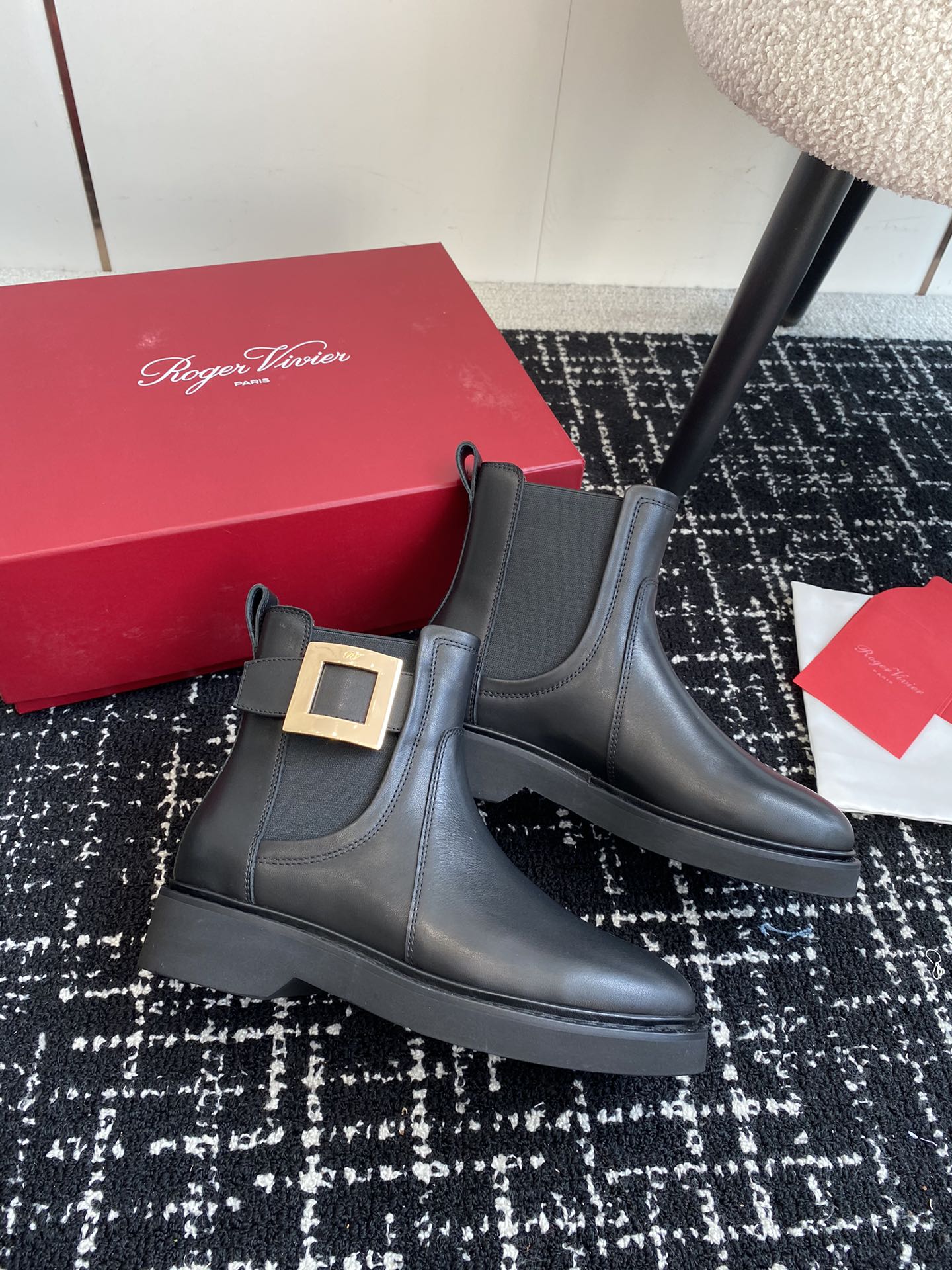 RogerVivier24ss秋冬新款钻扣牛皮一脚蹬松紧马丁靴新款vivrun系列方钻切尔西松糕底靴顶级