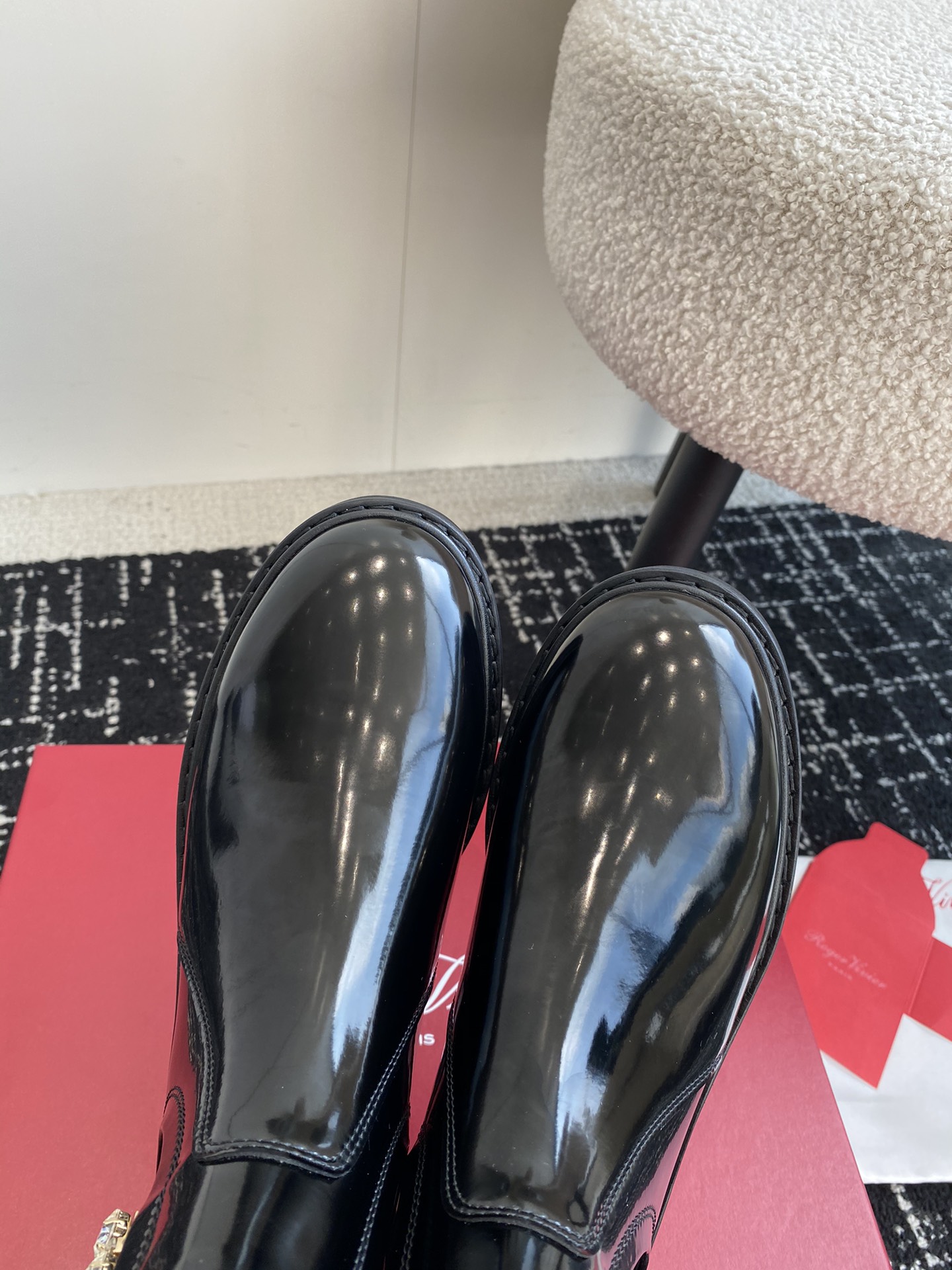 RogerVivier24ss秋冬新款钻扣牛皮一脚蹬松紧马丁靴新款vivrun系列方钻切尔西松糕底靴顶级