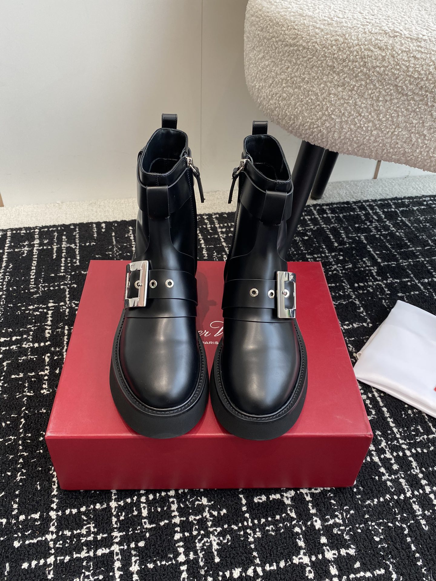 RogerVivier24ss秋冬新款铜扣牛皮侧拉链马丁靴新款vivrun系列方钻切尔西松糕底靴顶级上新