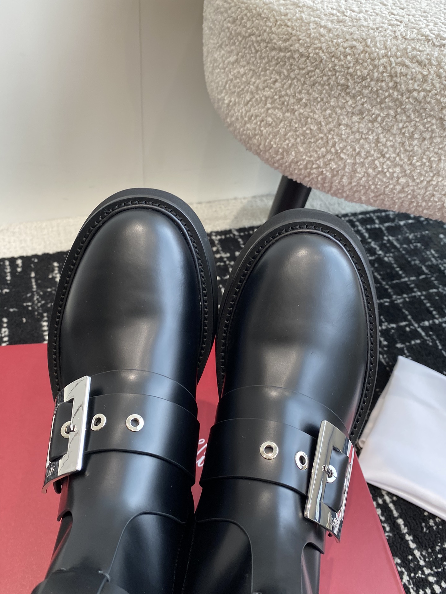 RogerVivier24ss秋冬新款铜扣牛皮侧拉链马丁靴新款vivrun系列方钻切尔西松糕底靴顶级上新