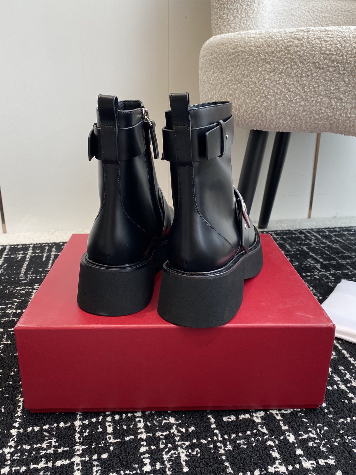 RogerVivier24ss秋冬新款铜扣牛皮侧拉链马丁靴新款vivrun系列方钻切尔西松糕底靴顶级上新