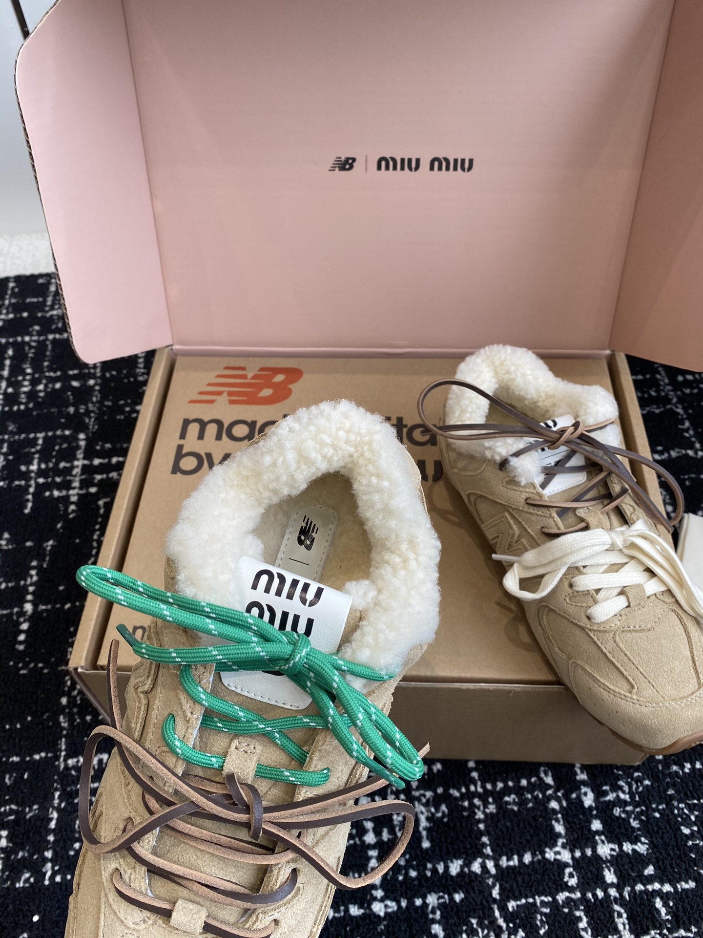 东莞ss秋冬MiuMiuNewBalanc*e联名走秀款羊毛德训鞋休闲鞋超级无敌大热门无论你如何穿搭请都