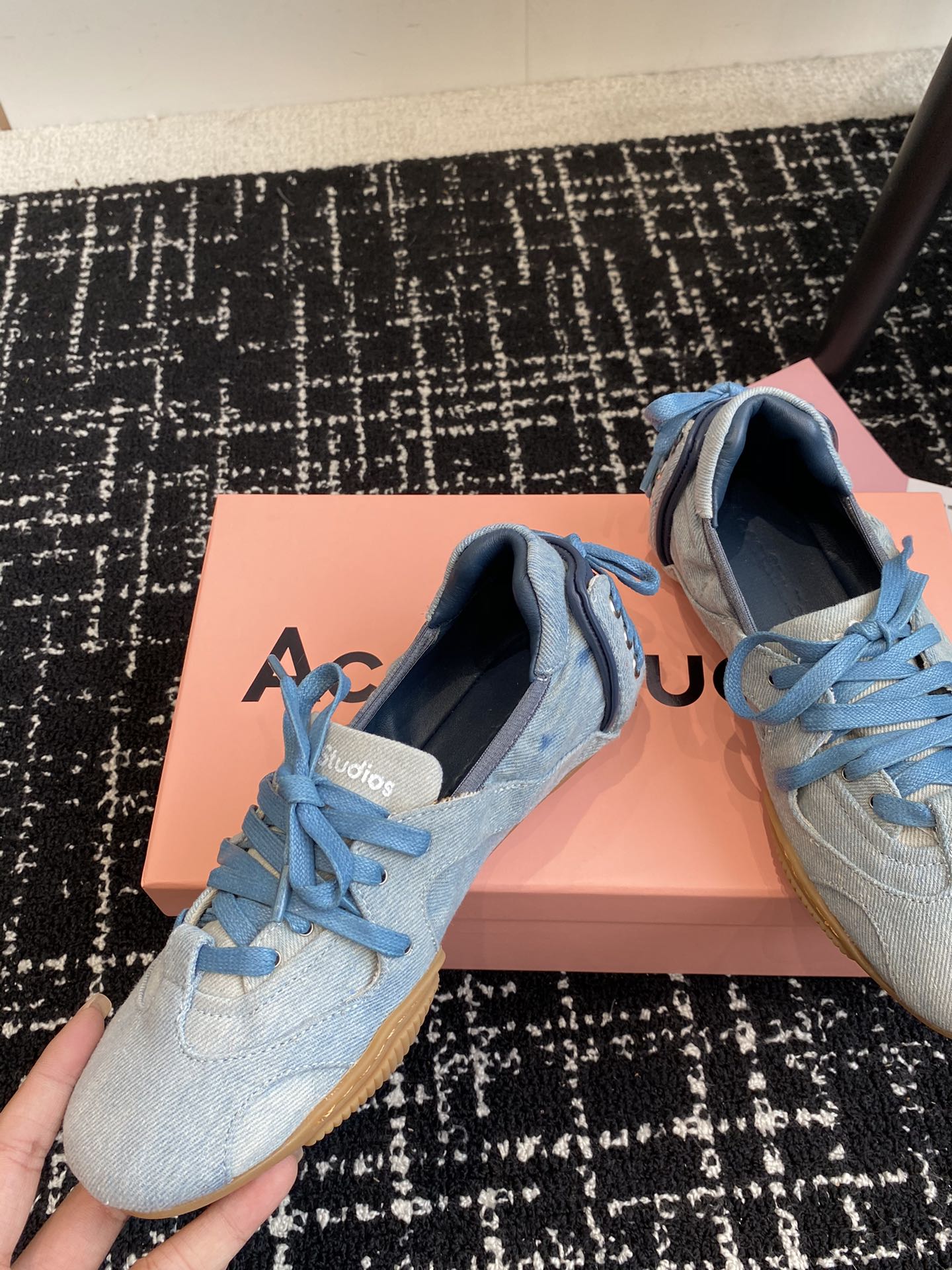 AcneStudios24ss秋冬季走秀款芭蕾鞋可以说每一双都是可以珍藏的鞋子今年这款芭蕾鞋真的是太美了