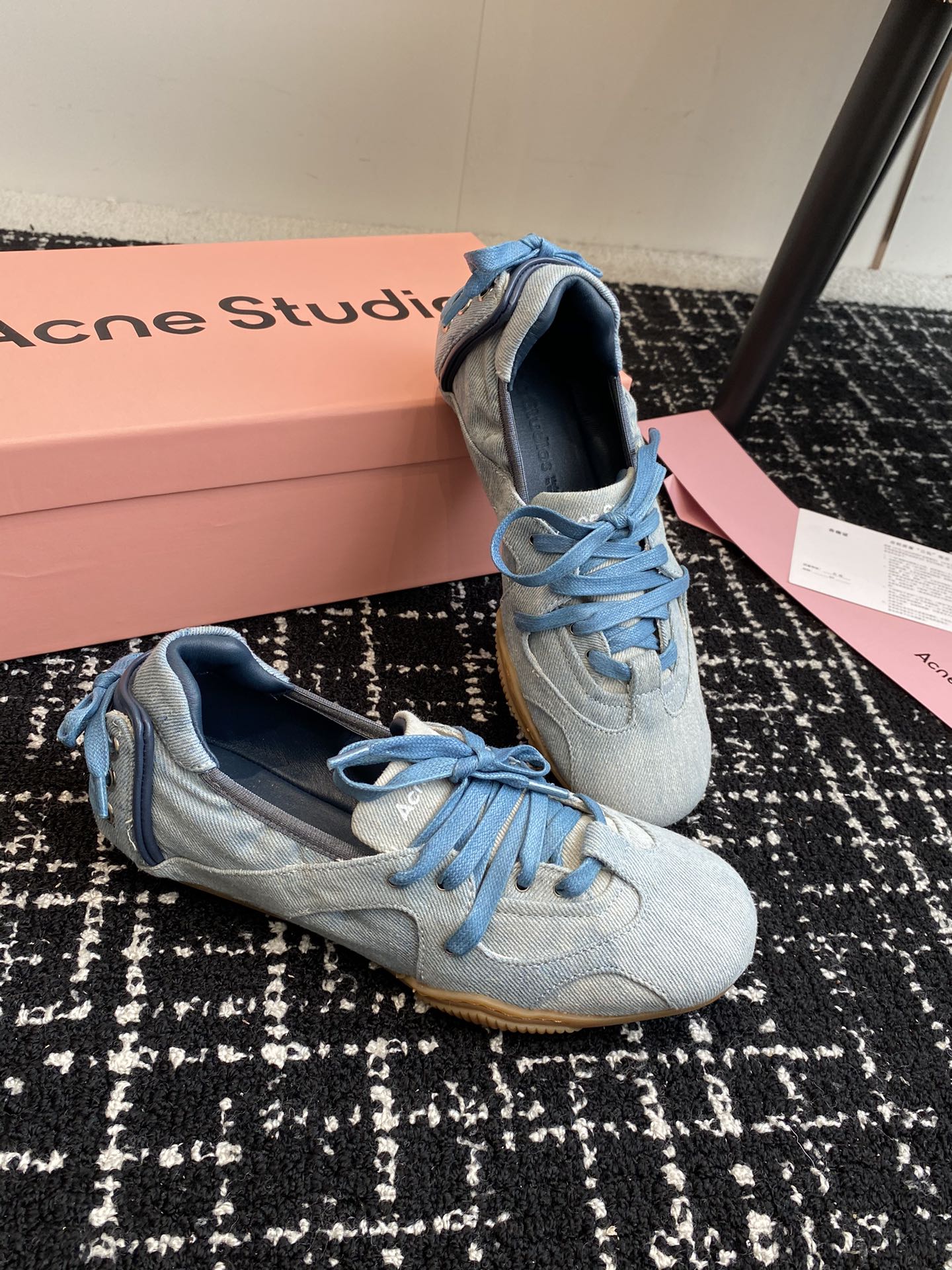 AcneStudios24ss秋冬季走秀款芭蕾鞋可以说每一双都是可以珍藏的鞋子今年这款芭蕾鞋真的是太美了