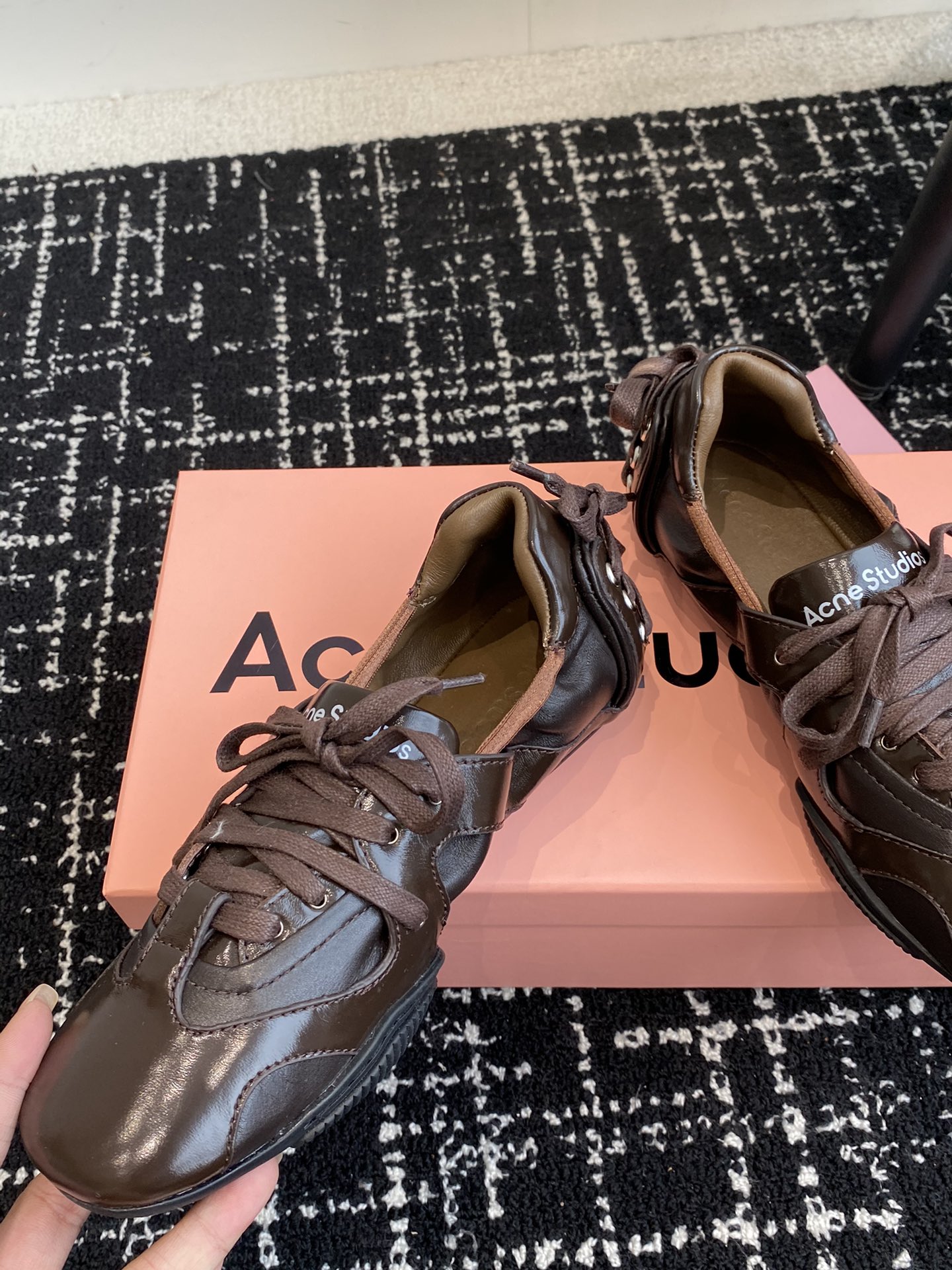 AcneStudios24ss秋冬季走秀款芭蕾鞋可以说每一双都是可以珍藏的鞋子今年这款芭蕾鞋真的是太美了