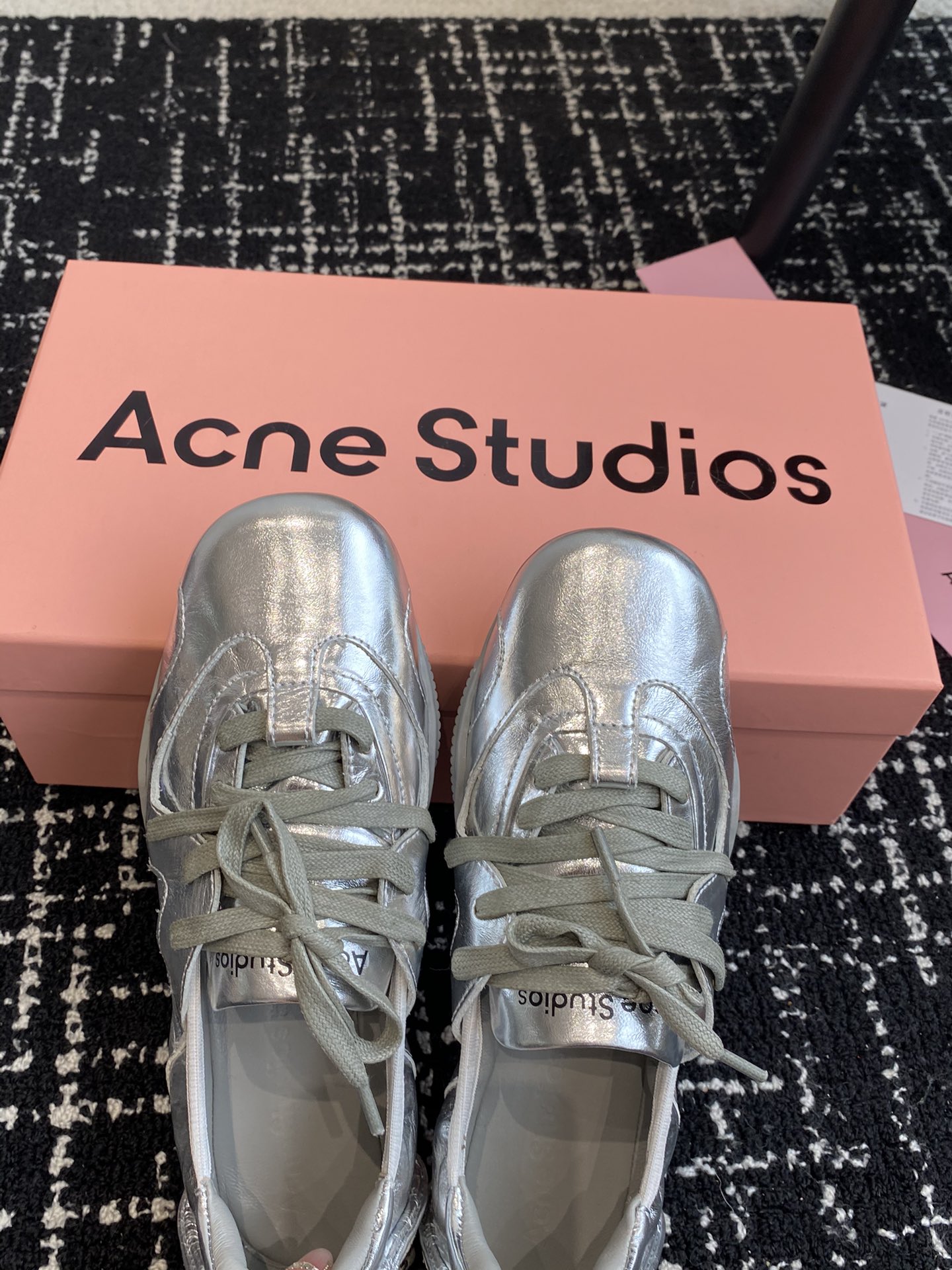 AcneStudios24ss秋冬季走秀款芭蕾鞋可以说每一双都是可以珍藏的鞋子今年这款芭蕾鞋真的是太美了