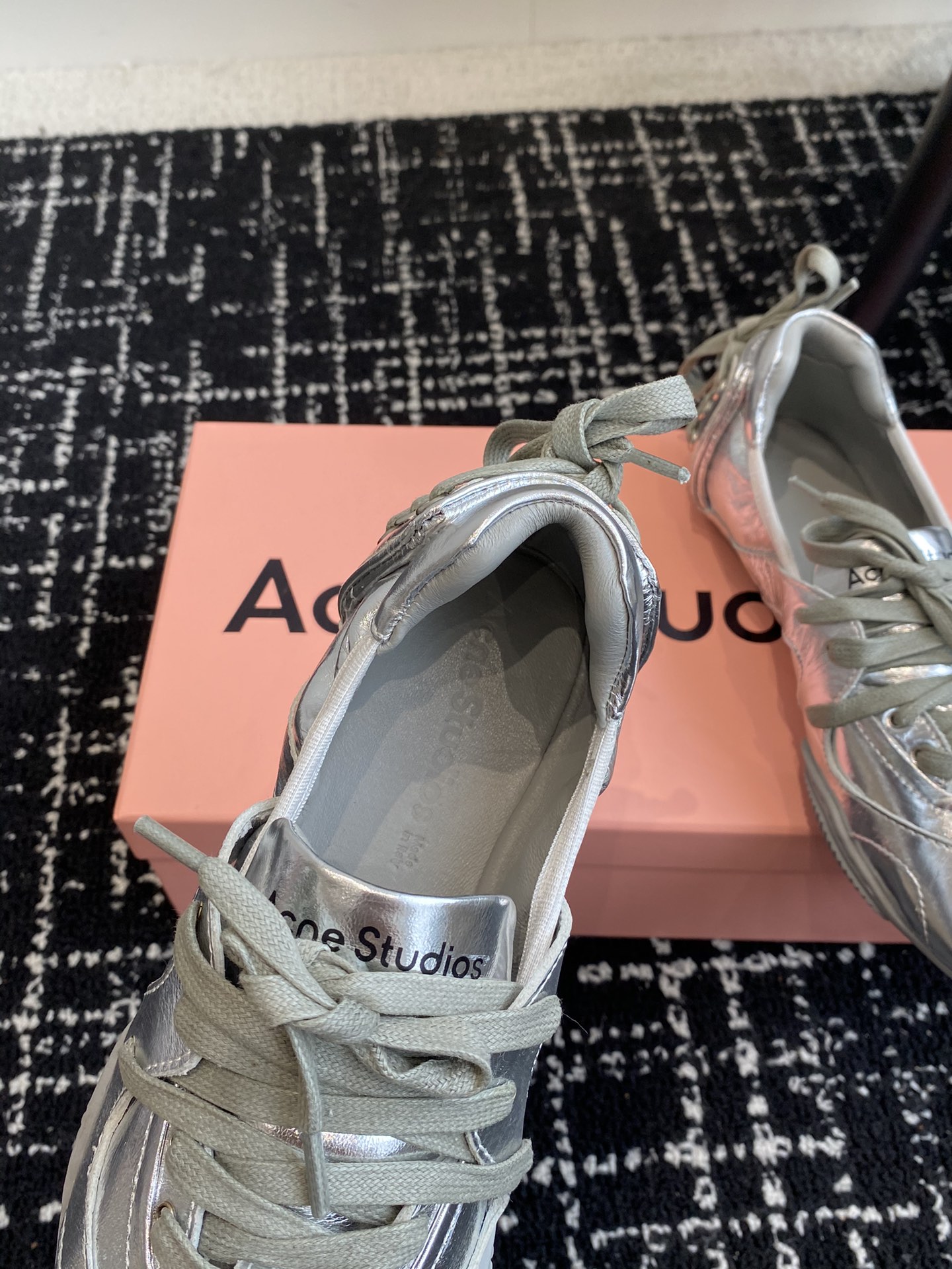 AcneStudios24ss秋冬季走秀款芭蕾鞋可以说每一双都是可以珍藏的鞋子今年这款芭蕾鞋真的是太美了