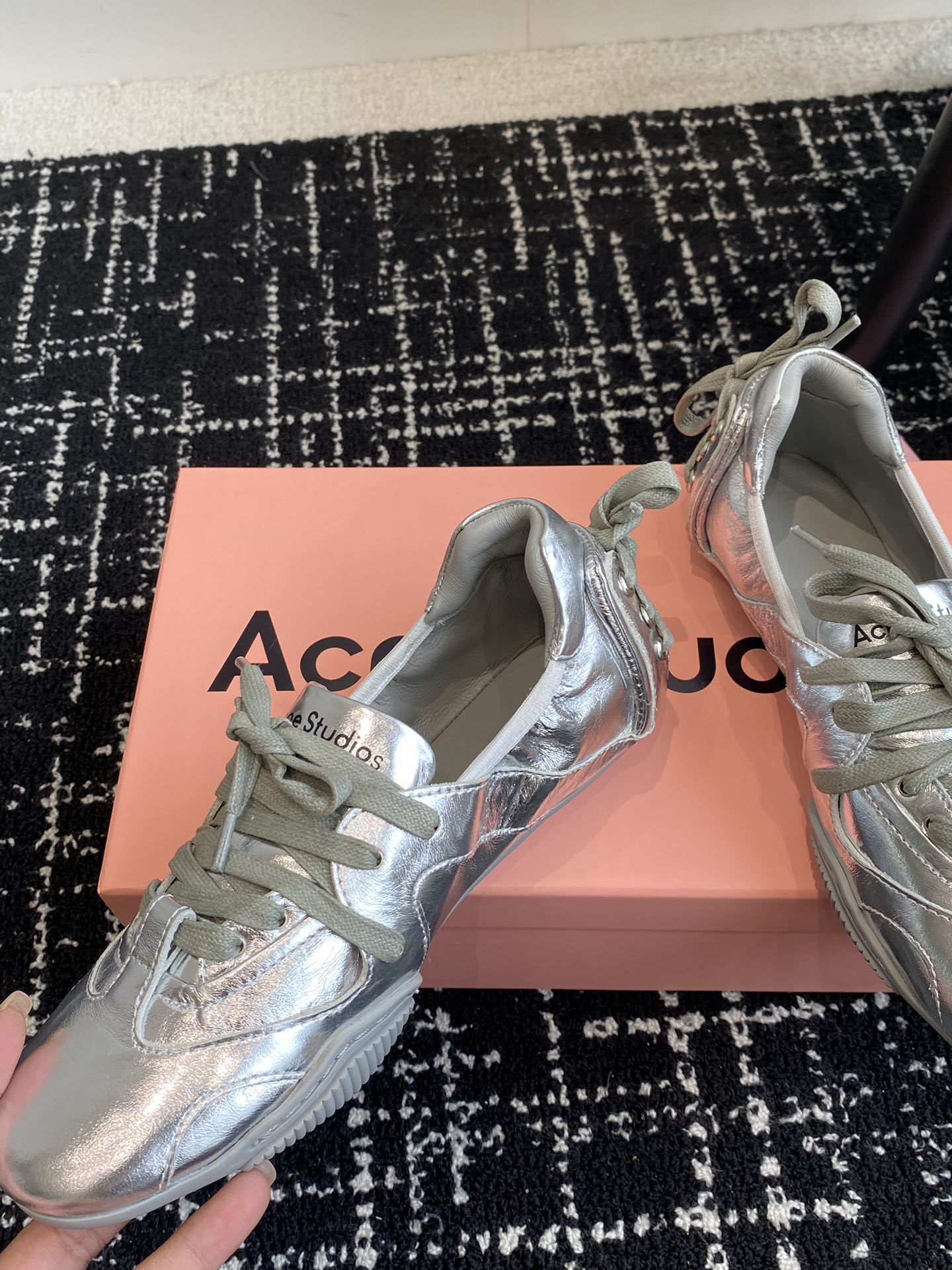 AcneStudios24ss秋冬季走秀款芭蕾鞋可以说每一双都是可以珍藏的鞋子今年这款芭蕾鞋真的是太美了