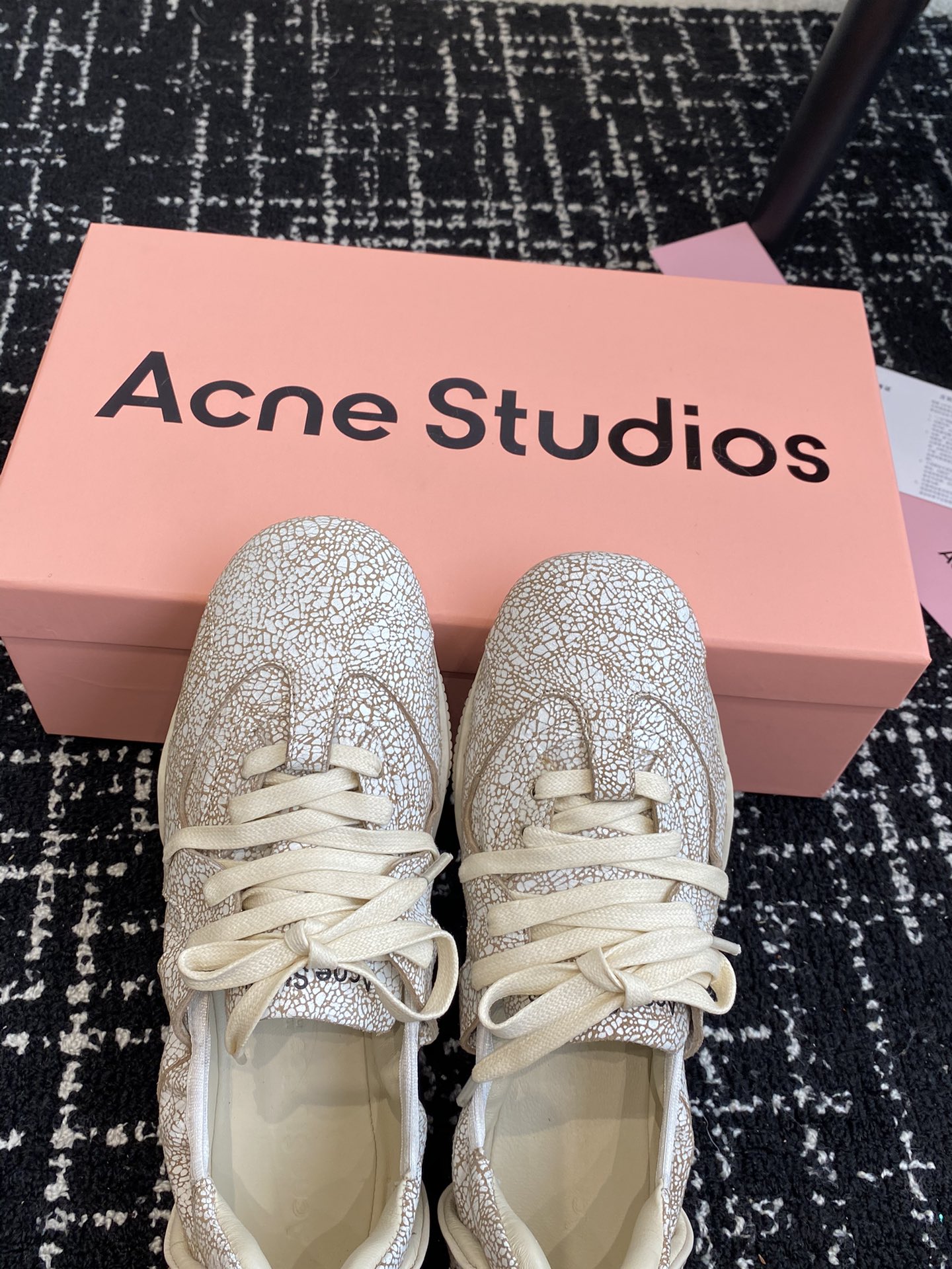 AcneStudios24ss秋冬季走秀款芭蕾鞋可以说每一双都是可以珍藏的鞋子今年这款芭蕾鞋真的是太美了