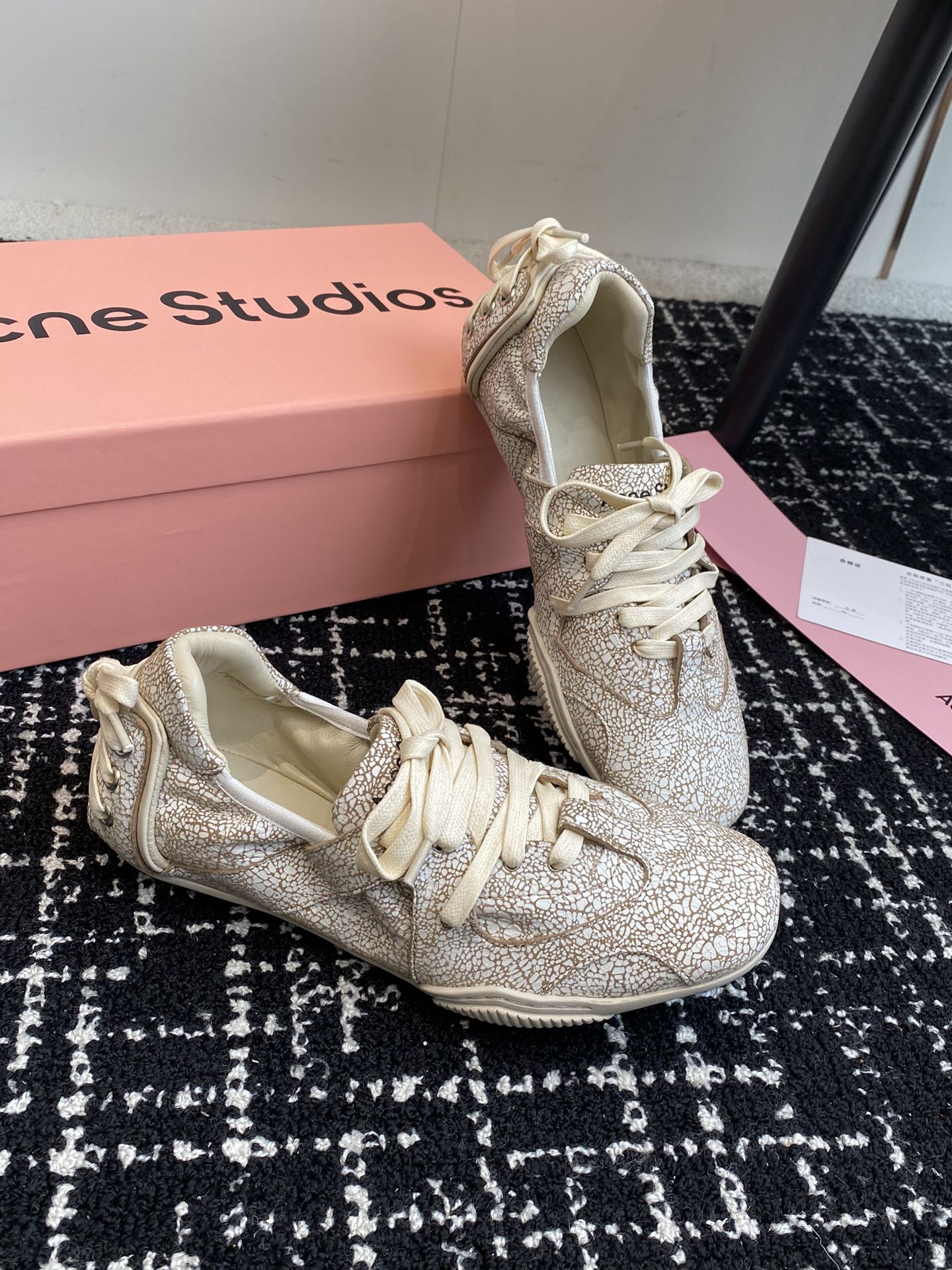 AcneStudios24ss秋冬季走秀款芭蕾鞋可以说每一双都是可以珍藏的鞋子今年这款芭蕾鞋真的是太美了