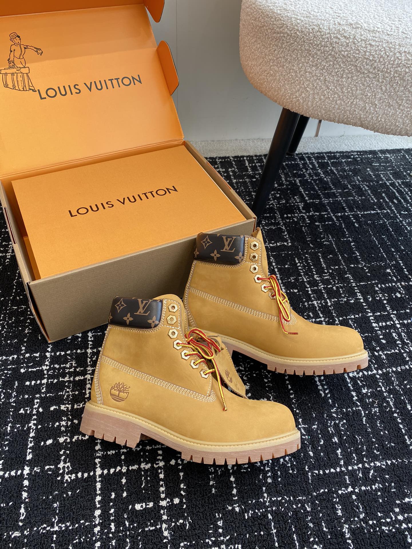 东莞LouisVuittonxTimberland联名ViaInstagramLv24ss早秋添柏岚情侣