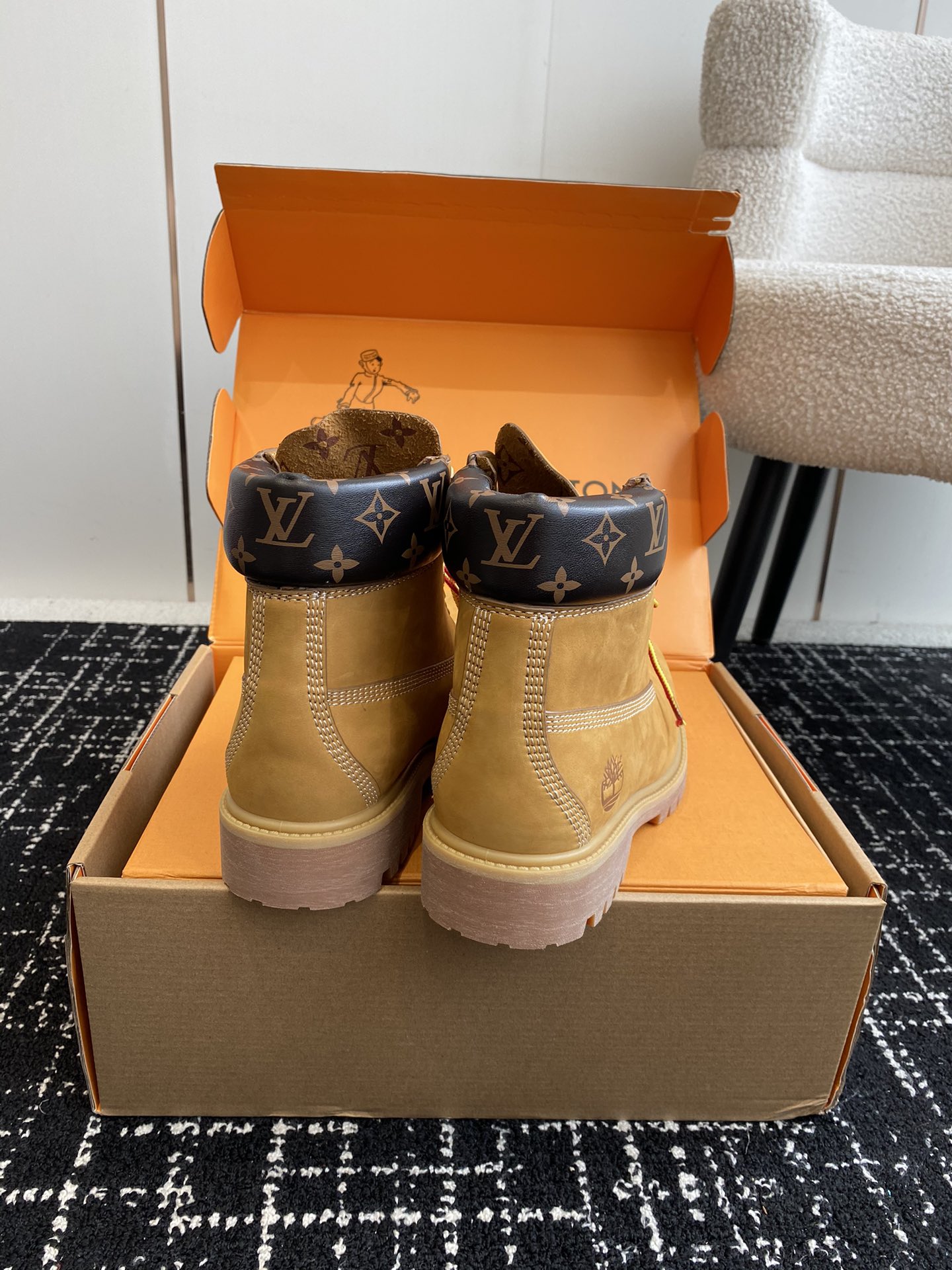 东莞LouisVuittonxTimberland联名ViaInstagramLv24ss早秋添柏岚情侣