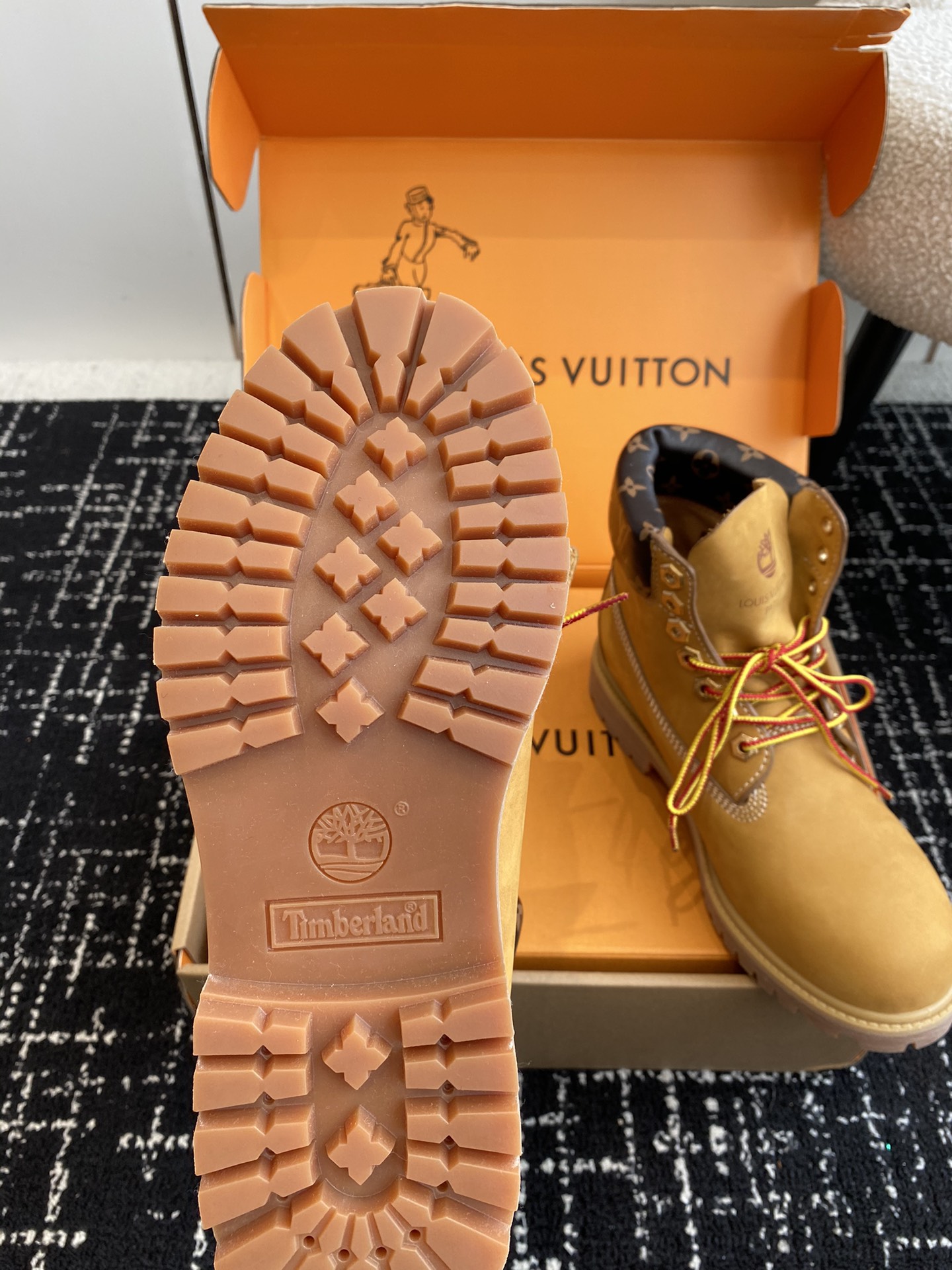 东莞LouisVuittonxTimberland联名ViaInstagramLv24ss早秋添柏岚情侣