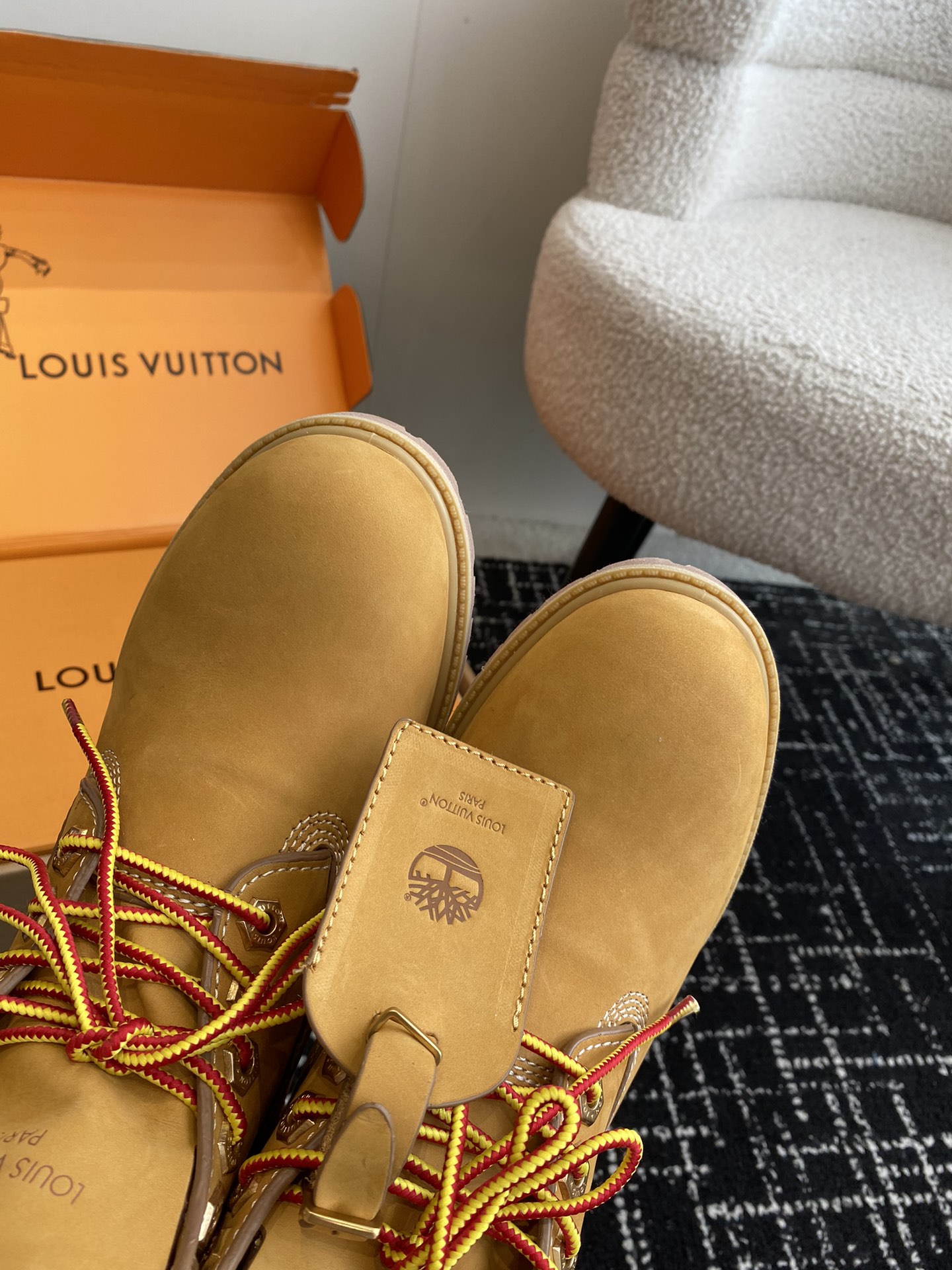 东莞LouisVuittonxTimberland联名ViaInstagramLv24ss早秋添柏岚情侣