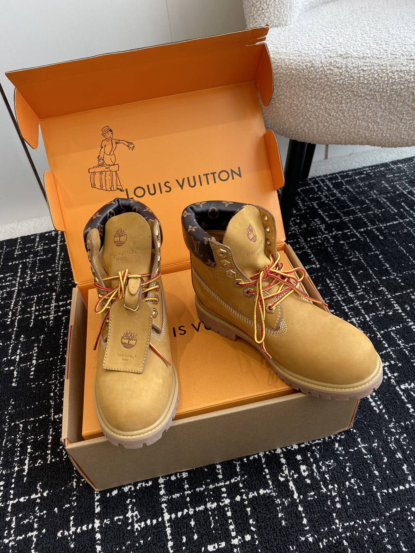 东莞LouisVuittonxTimberland联名ViaInstagramLv24ss早秋添柏岚情侣