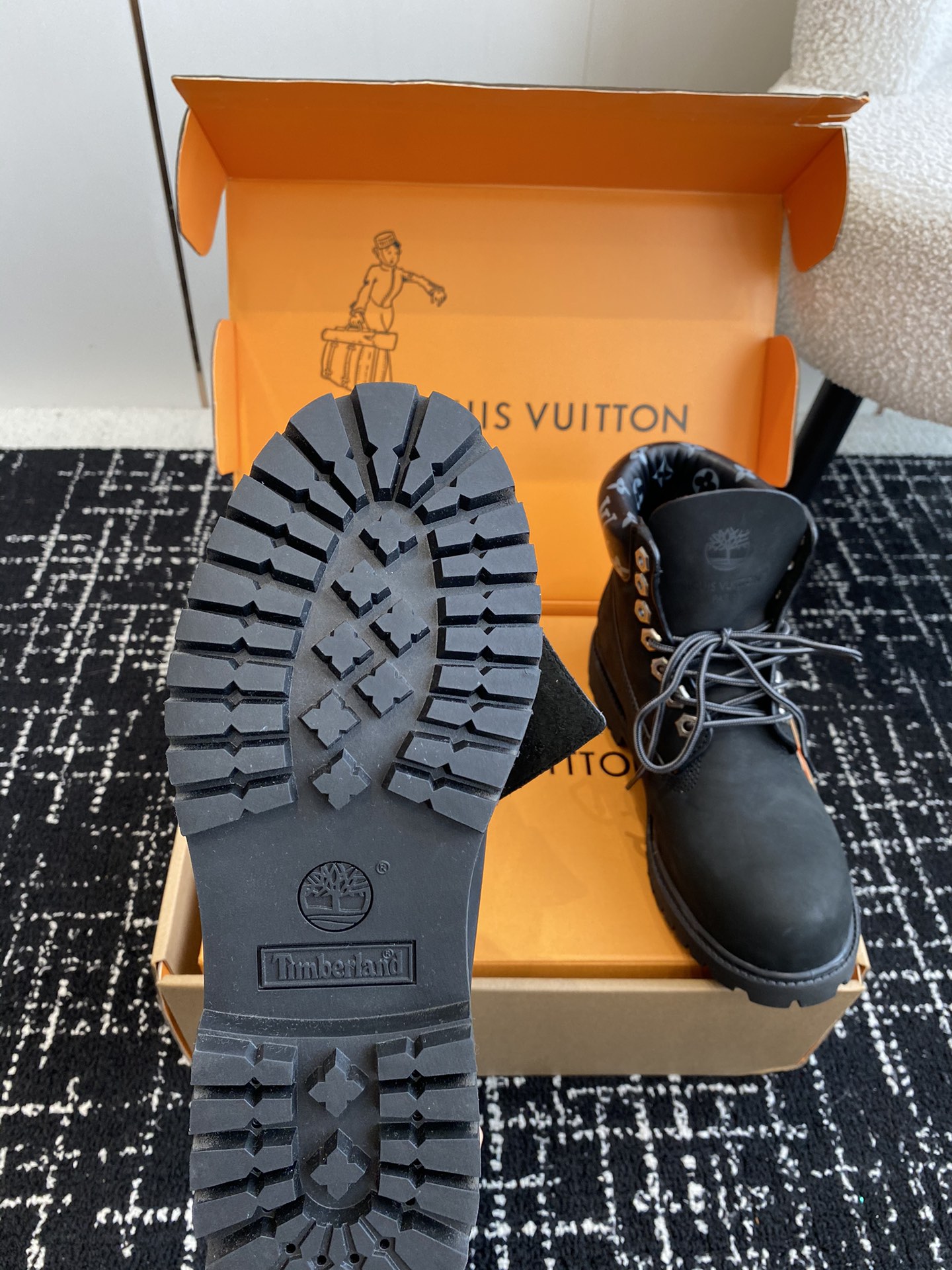 东莞LouisVuittonxTimberland联名ViaInstagramLv24ss早秋添柏岚情侣