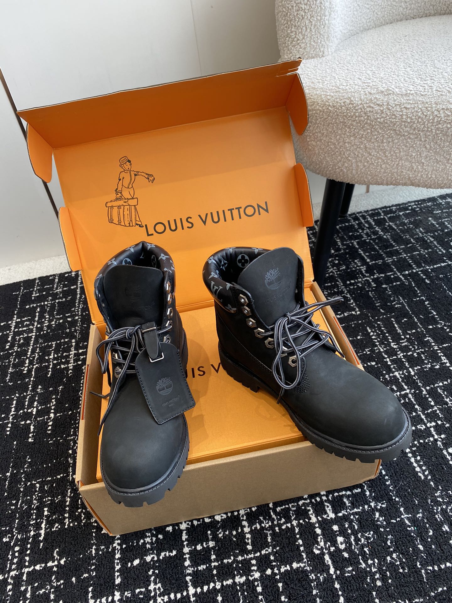 东莞LouisVuittonxTimberland联名ViaInstagramLv24ss早秋添柏岚情侣