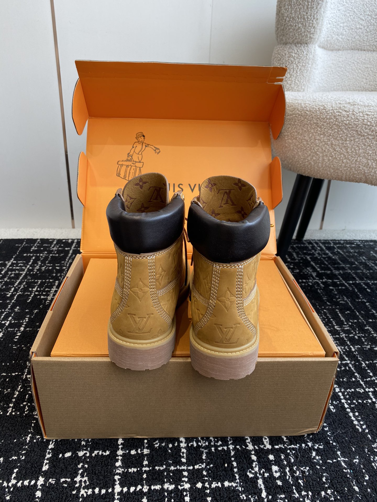 东莞LouisVuittonxTimberland联名ViaInstagramLv24ss早秋添柏岚情侣