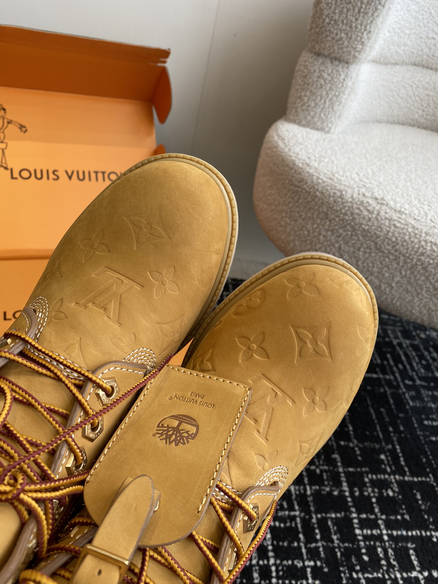 东莞LouisVuittonxTimberland联名ViaInstagramLv24ss早秋添柏岚情侣