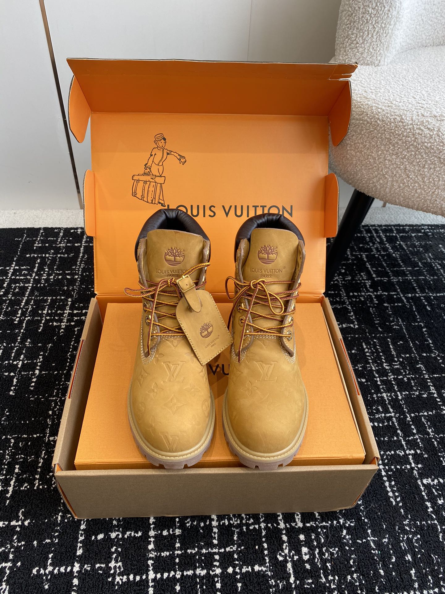 东莞LouisVuittonxTimberland联名ViaInstagramLv24ss早秋添柏岚情侣