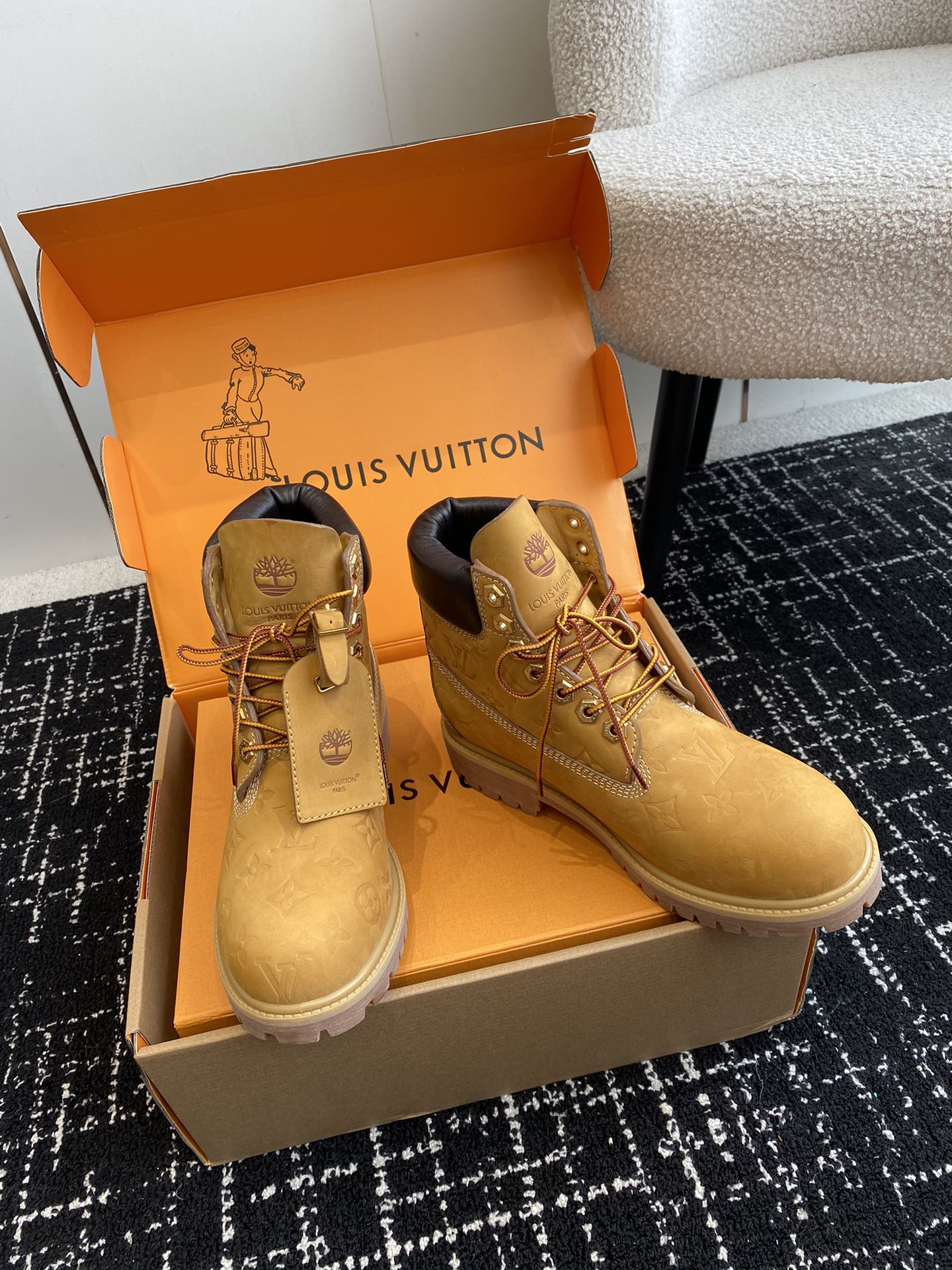 东莞LouisVuittonxTimberland联名ViaInstagramLv24ss早秋添柏岚情侣