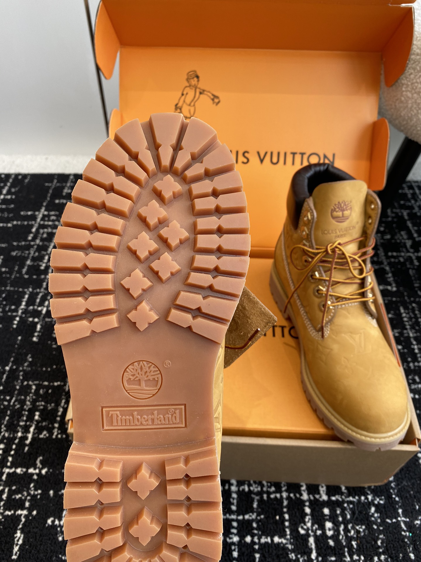 东莞LouisVuittonxTimberland联名ViaInstagramLv24ss早秋添柏岚情侣