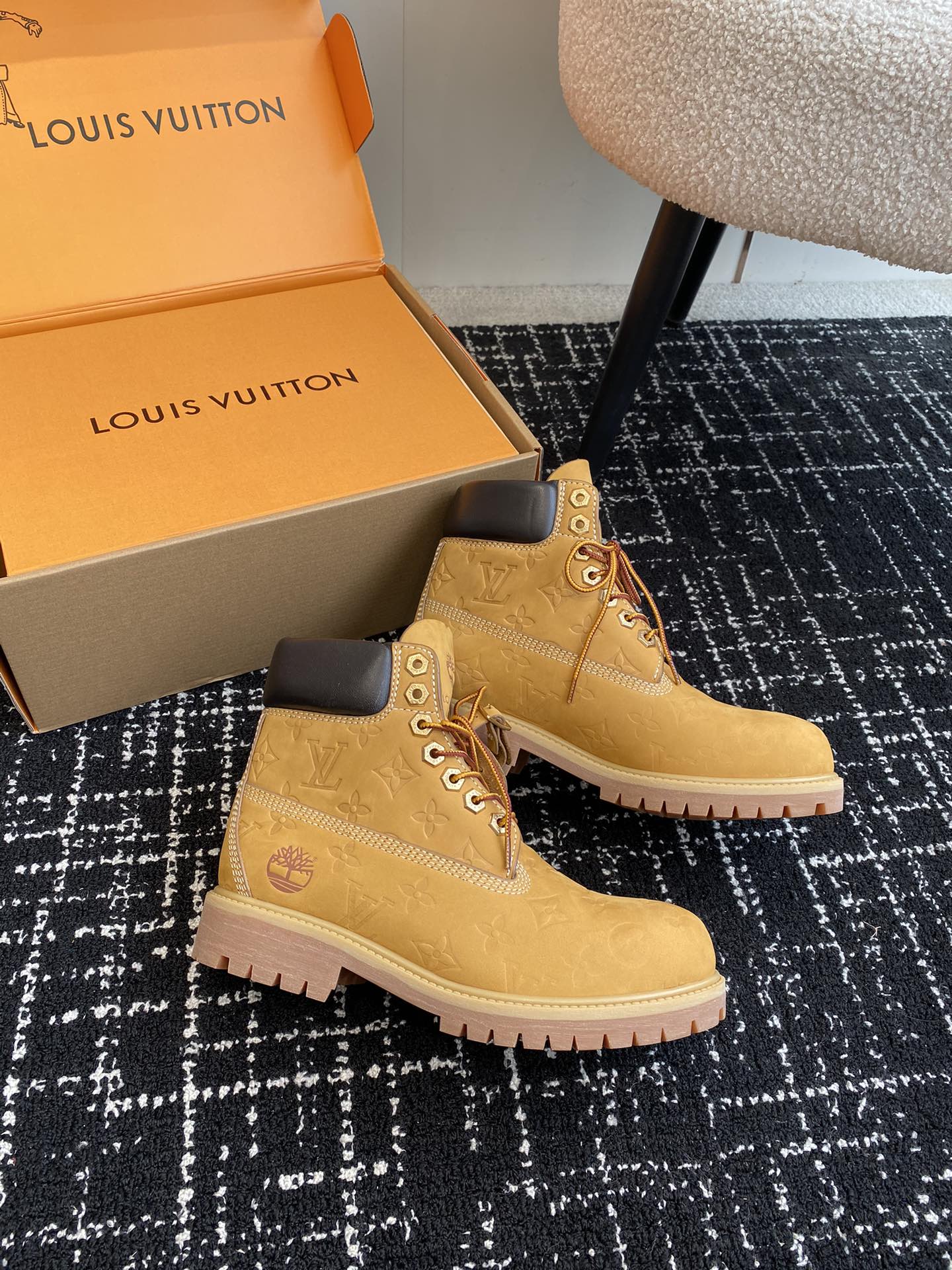 东莞LouisVuittonxTimberland联名ViaInstagramLv24ss早秋添柏岚情侣