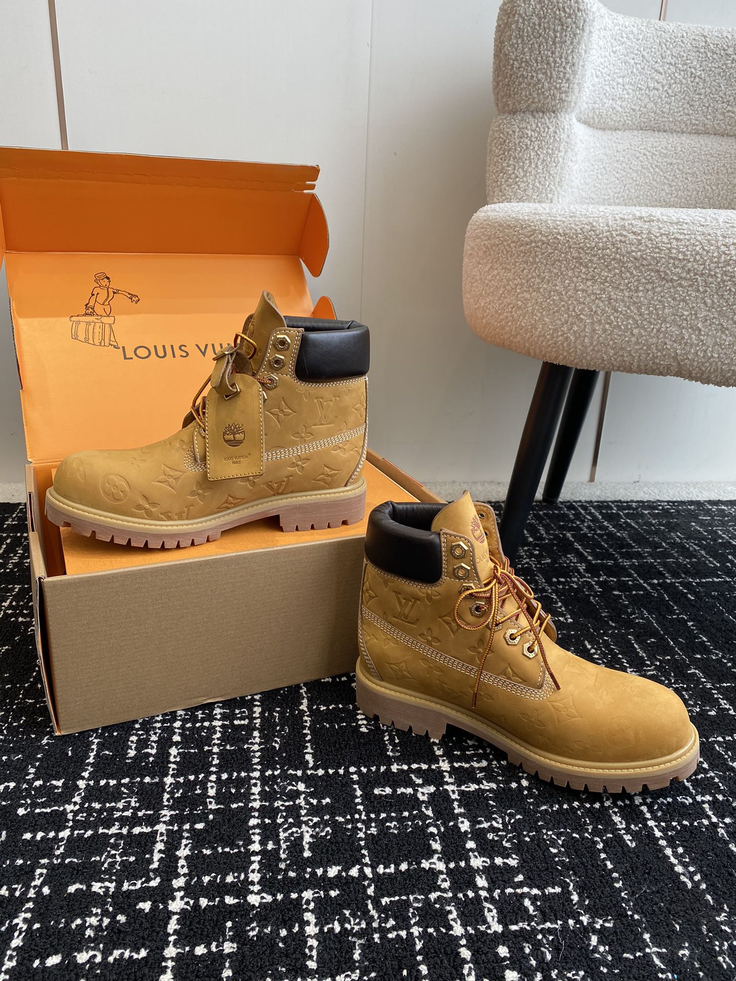 东莞LouisVuittonxTimberland联名ViaInstagramLv24ss早秋添柏岚情侣