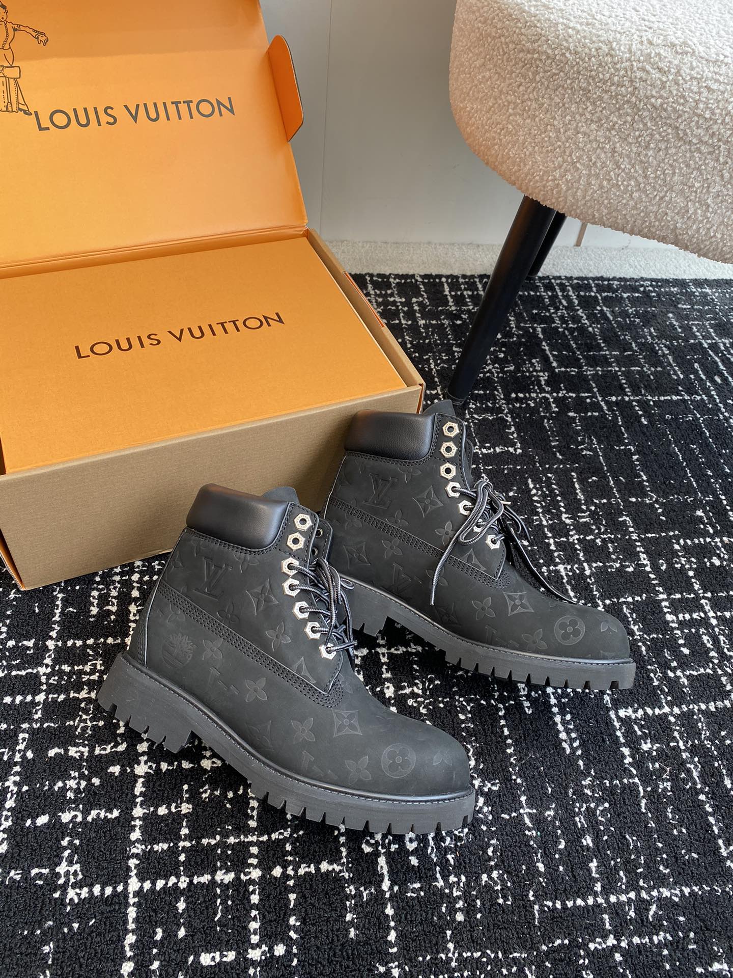 东莞LouisVuittonxTimberland联名ViaInstagramLv24ss早秋添柏岚情侣