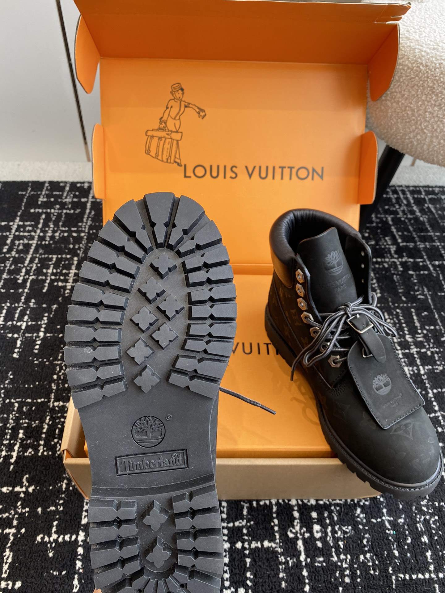 东莞LouisVuittonxTimberland联名ViaInstagramLv24ss早秋添柏岚情侣