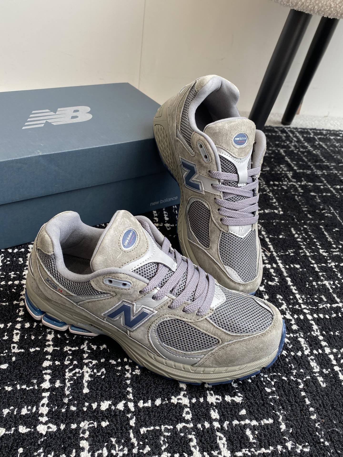 NewBalance2002RNB2002男女休闲慢跑鞋ML2002RA鞋底真硅胶材质必备的时髦单品之一