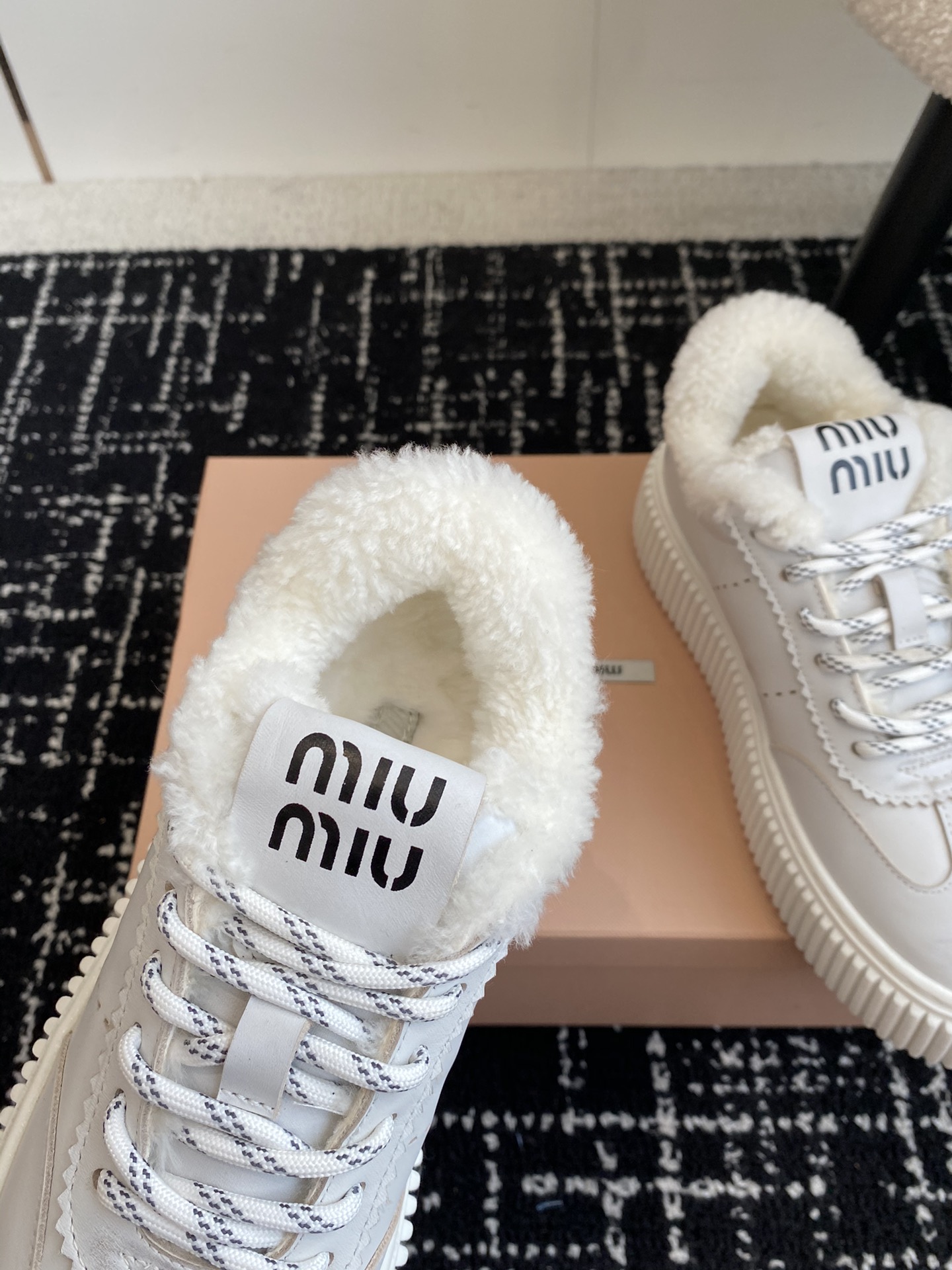 MiuMiu缪缪24ss秋冬新款羊羔毛厚底饼干鞋休闲运动鞋miumiu最新爆款前卫大胆的设计MiuMiu