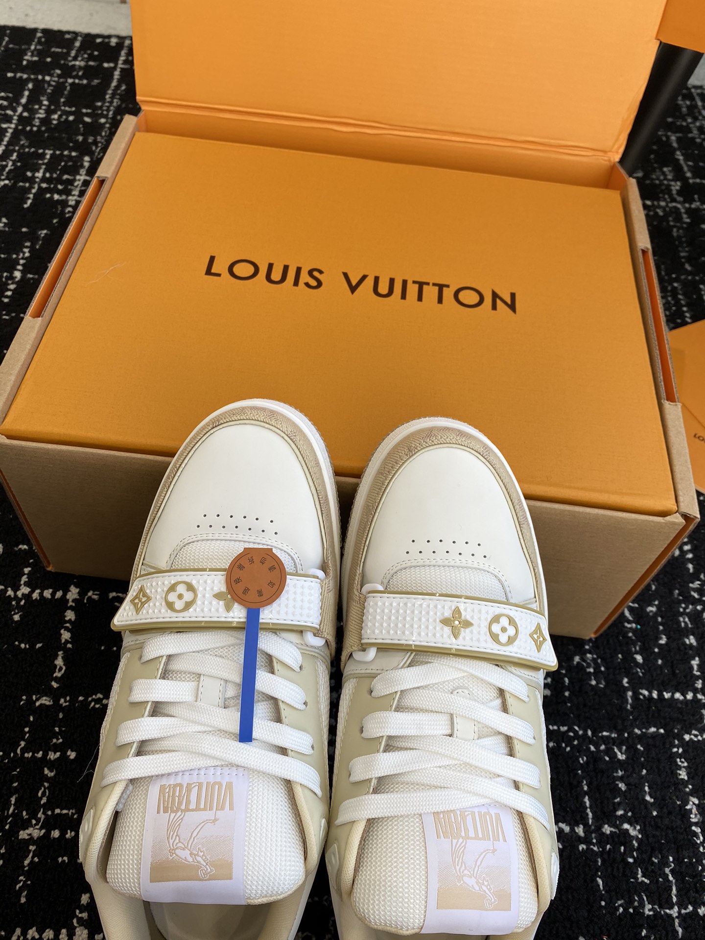 官网同步️盒包装LouisVuitton24ss驴家的爆款！trainer板鞋每个人都必须入的款绝不后悔