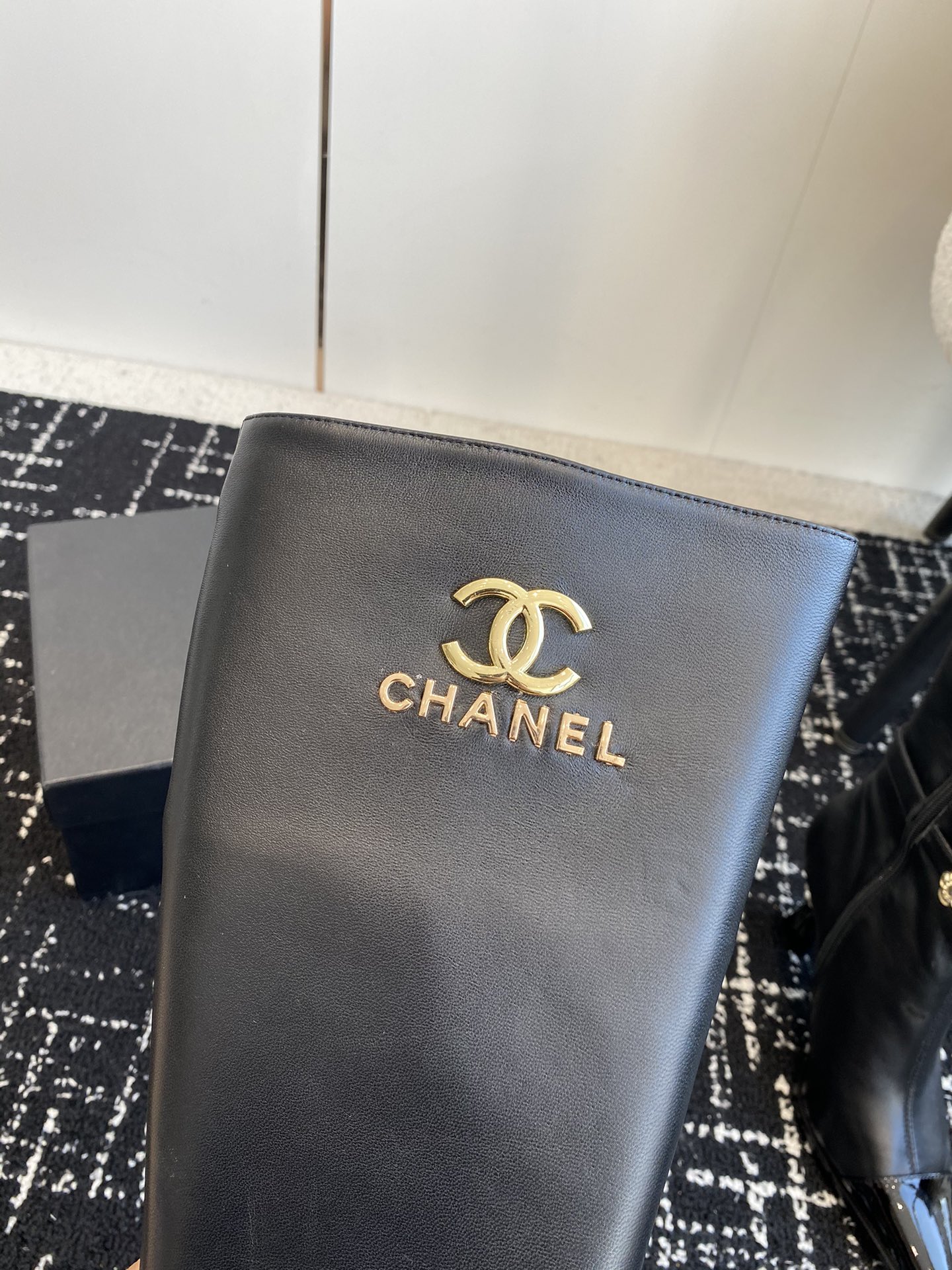 Chanel香奈儿24ss秋冬新品方头细跟短靴适合一切脚型显瘦百搭经典版型搭配组合营造出了很强烈的高级感