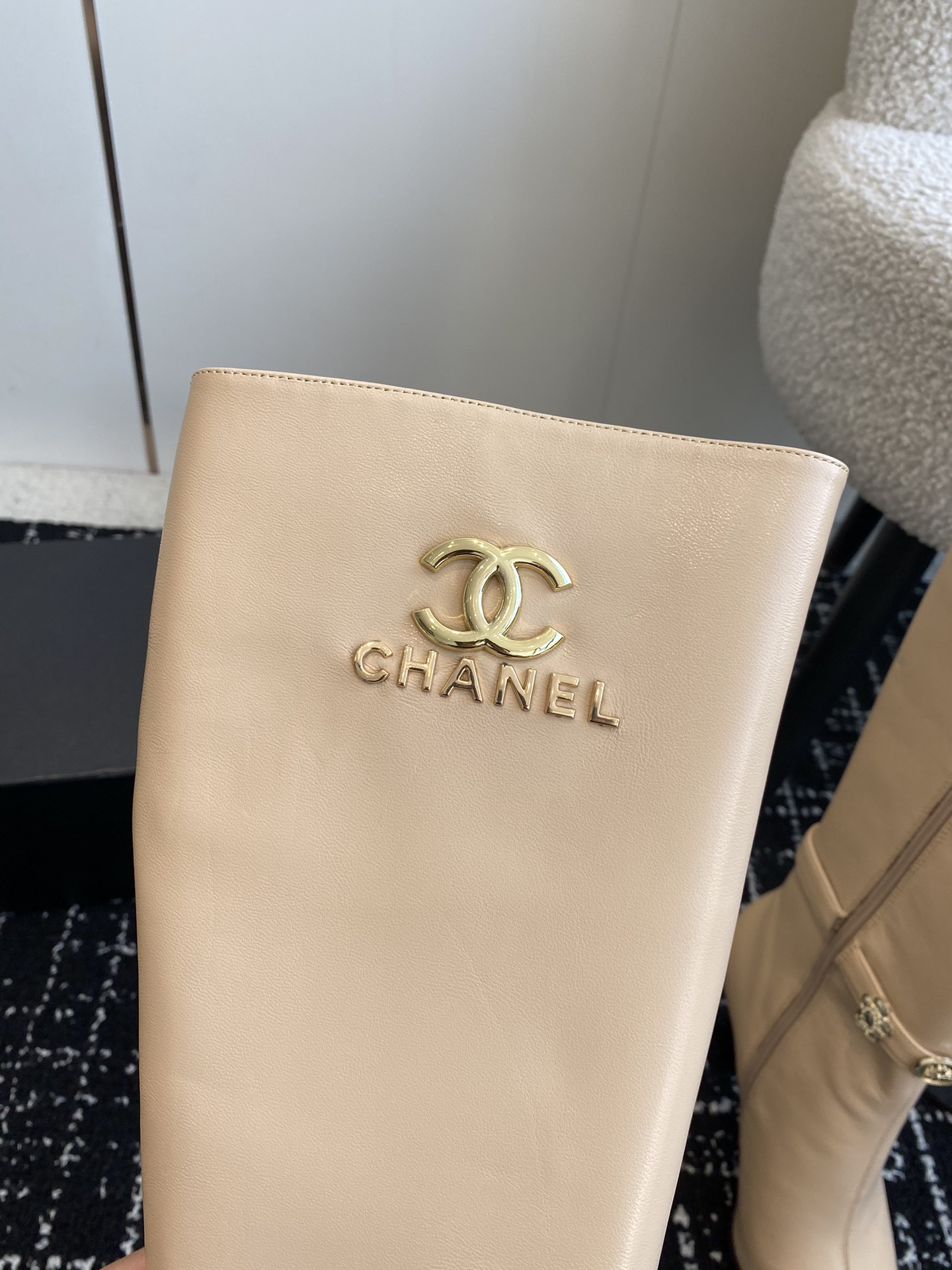 Chanel香奈儿24ss秋冬新品方头细跟高靴适合一切脚型显瘦百搭经典版型搭配组合营造出了很强烈的高级感