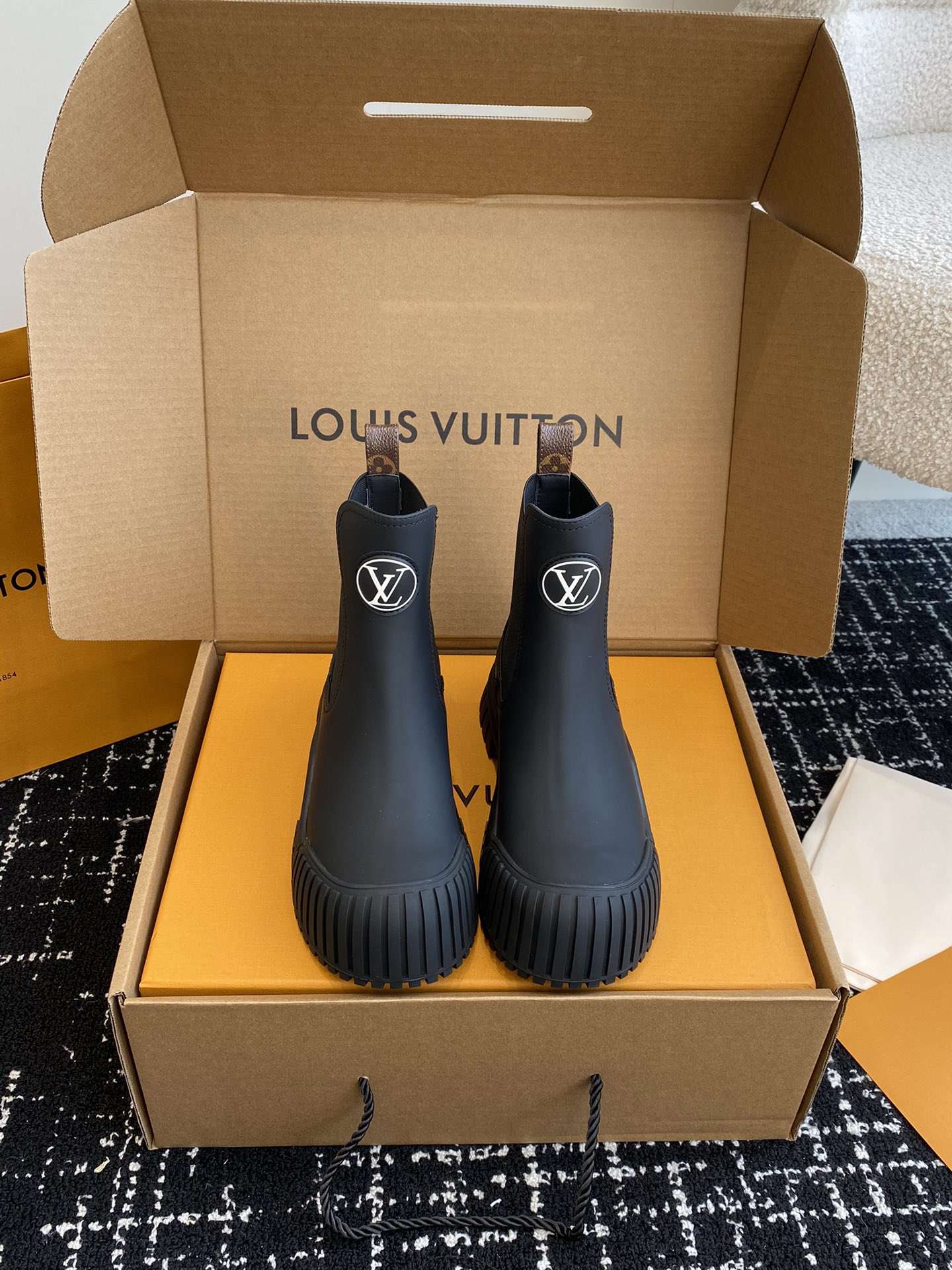 官网同步️飞机盒LouisVuitton路易威登网红大明星走秀新款一脚蹬短靴休闲百搭时尚潮流款上脚舒适搭