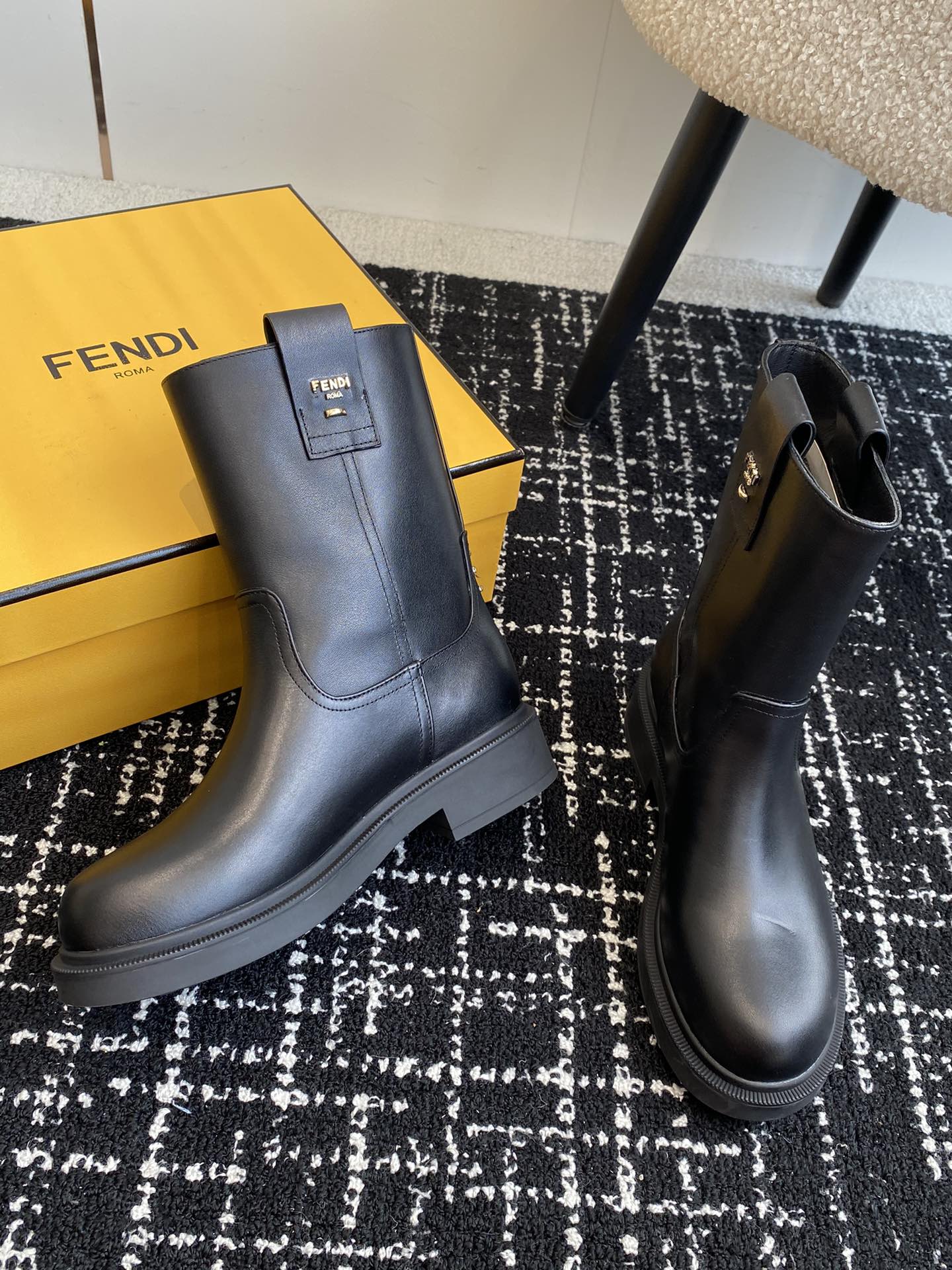 FENDI24ss秋冬新款经典老花布长短靴系列顶级输入大爱老花系列经典老花永不过时上脚绝美怎么搭配都时髦